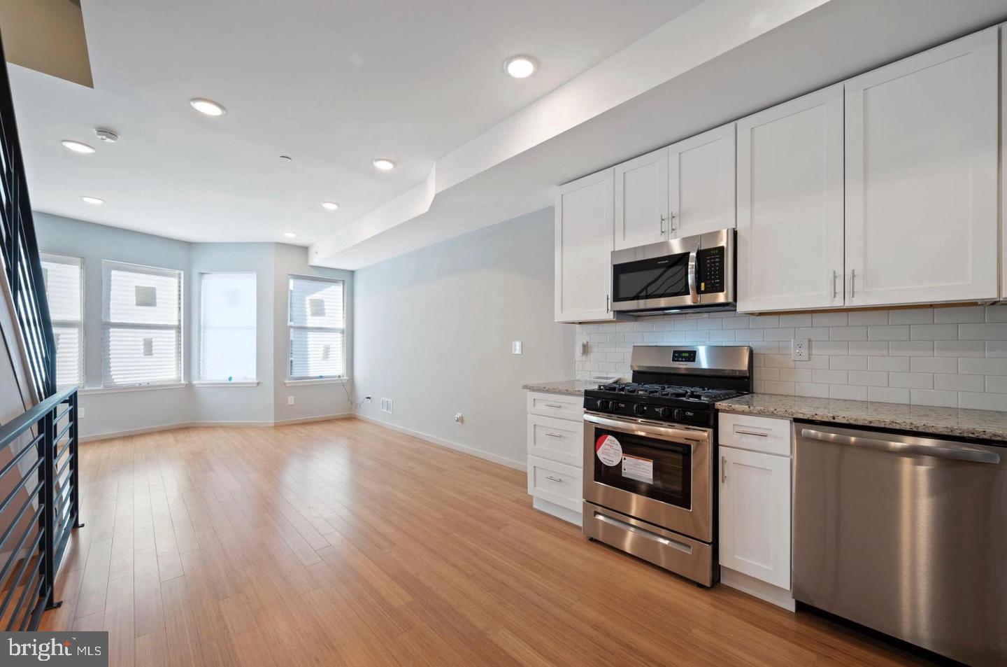 911 W Dauphin St, Philadelphia, PA 19133 photo