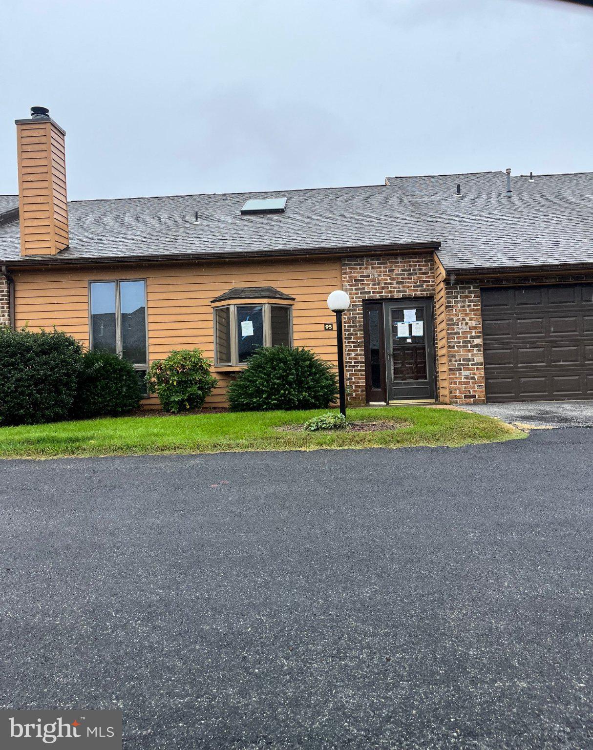 95 Westview Mnr, York, PA 17408