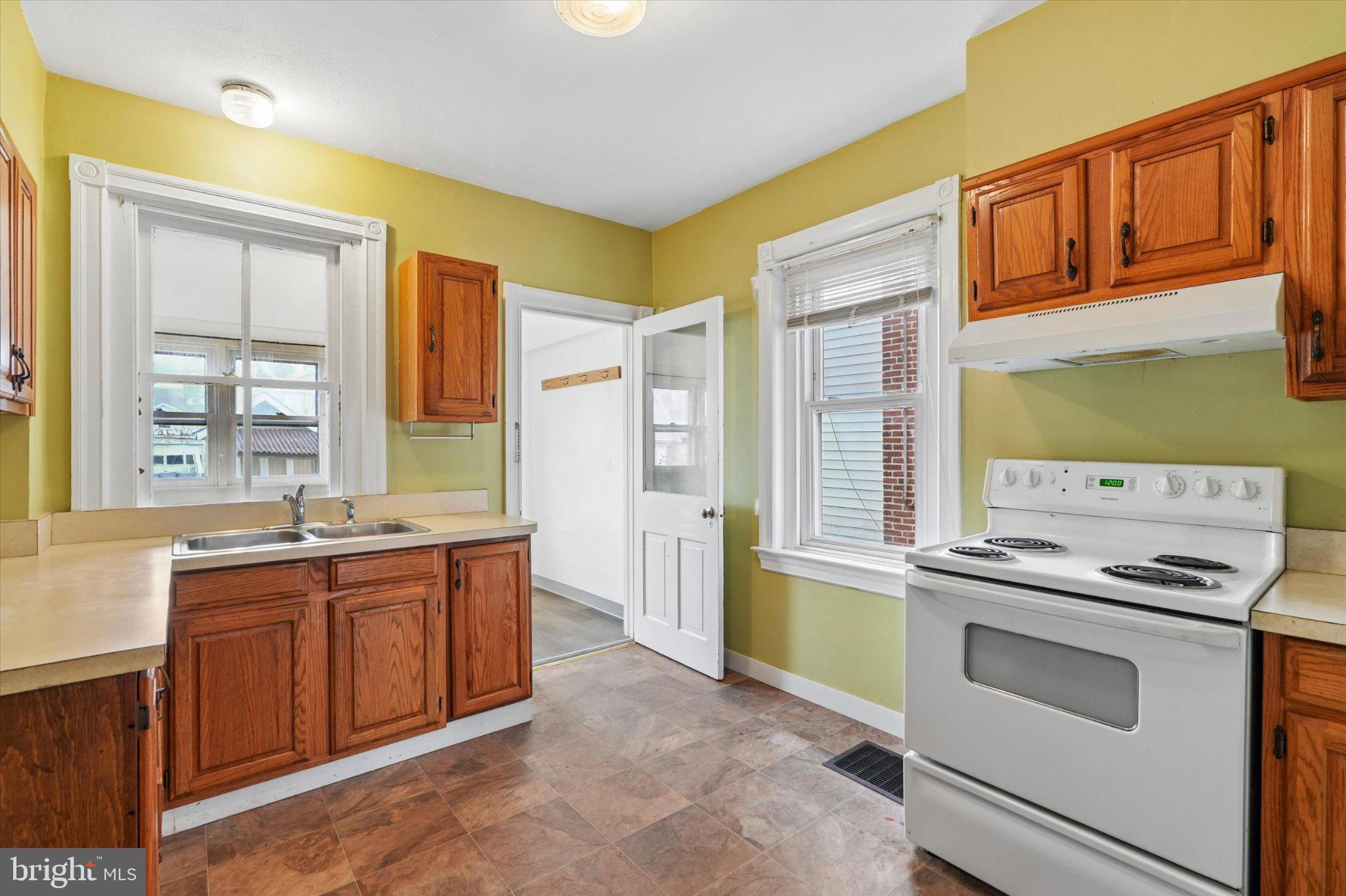 345 York Ave, Lansdale, PA 19446 photo