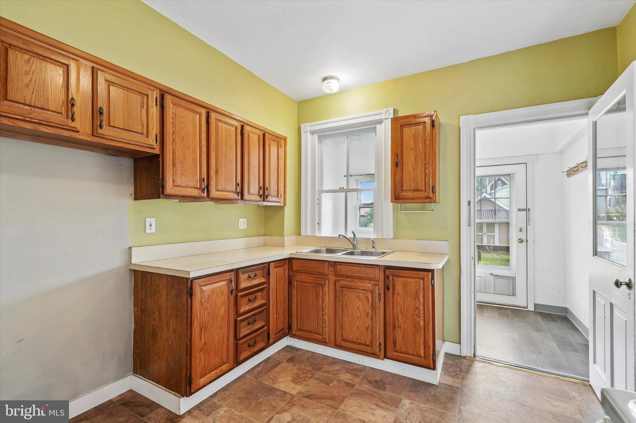 345 York Ave, Lansdale, PA 19446 photo