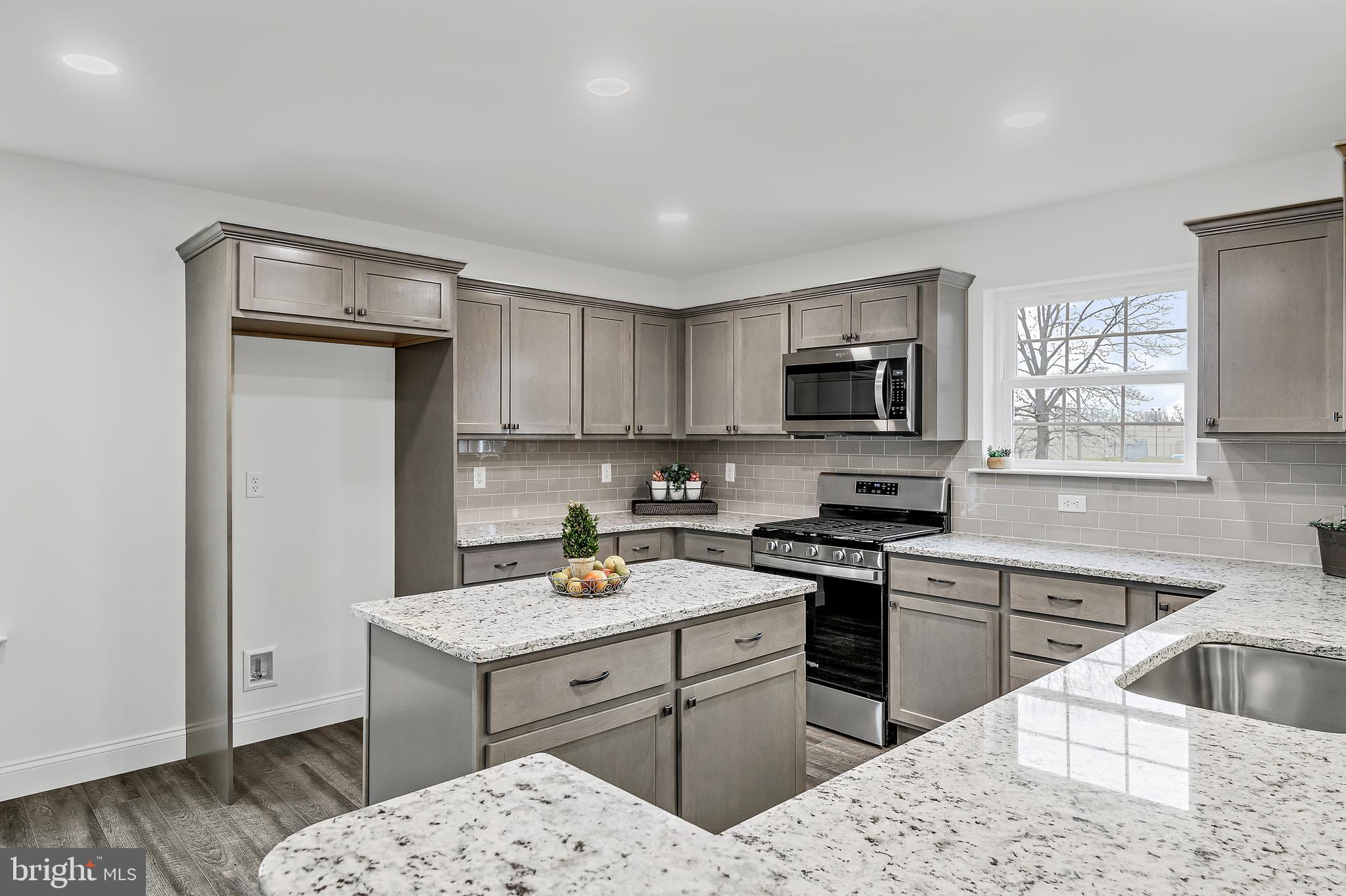 2 Gardenia Ln, Lebanon, PA 17042 photo