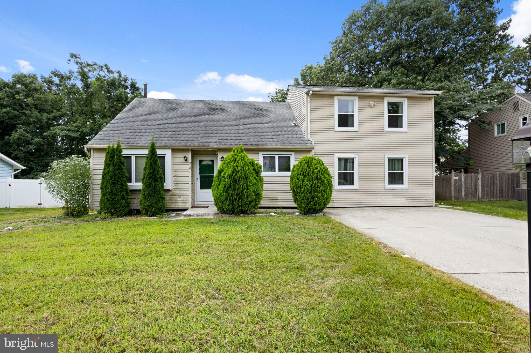 34 Saint Moritz Dr, Sicklerville, NJ 08081