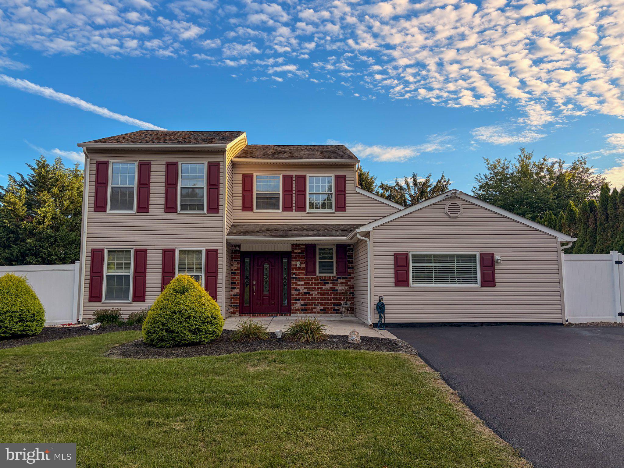 890 Jordan Dr, Bensalem, PA 19020