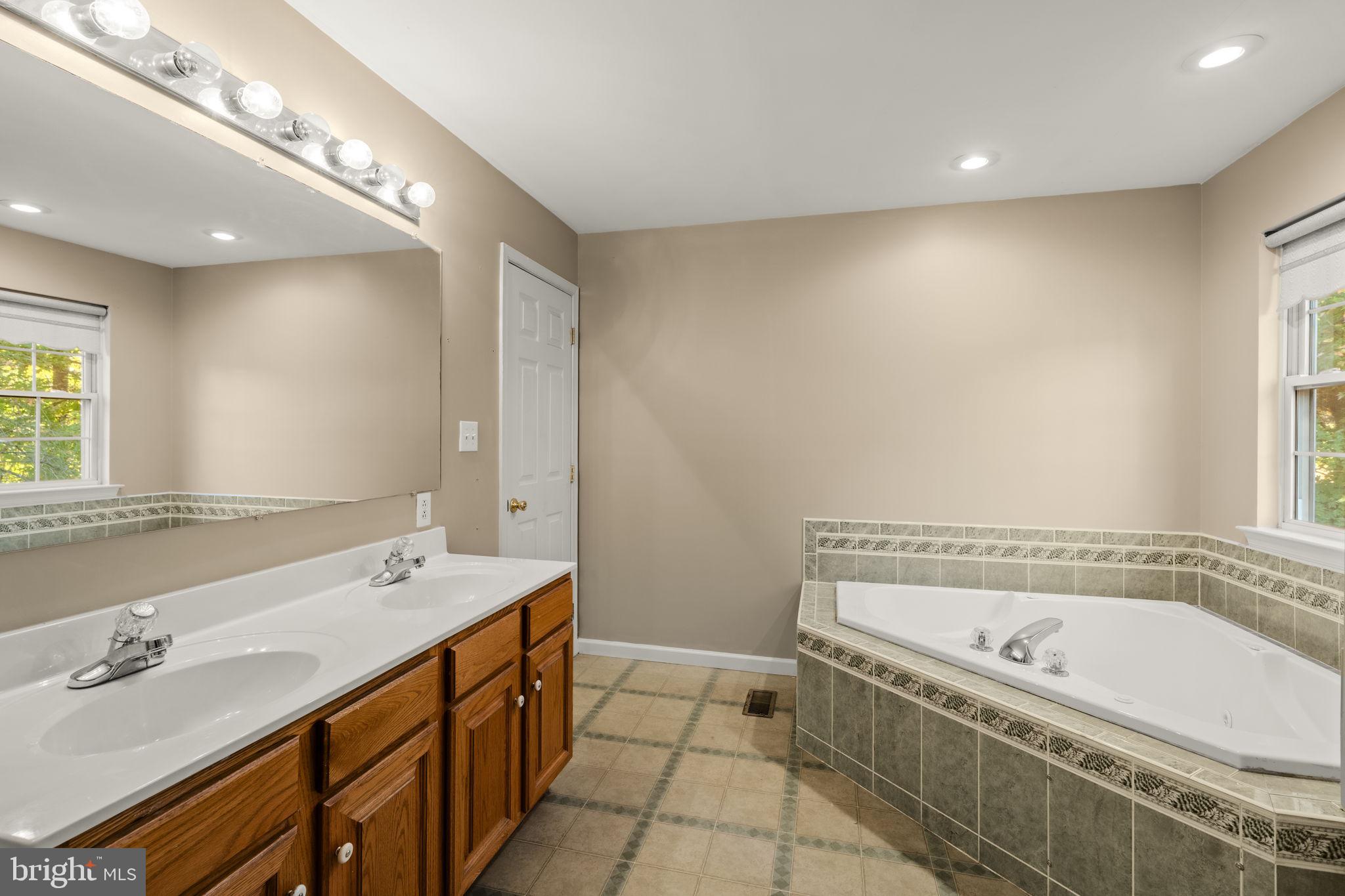 10 Brassie Cir, Reading, PA 19607 photo