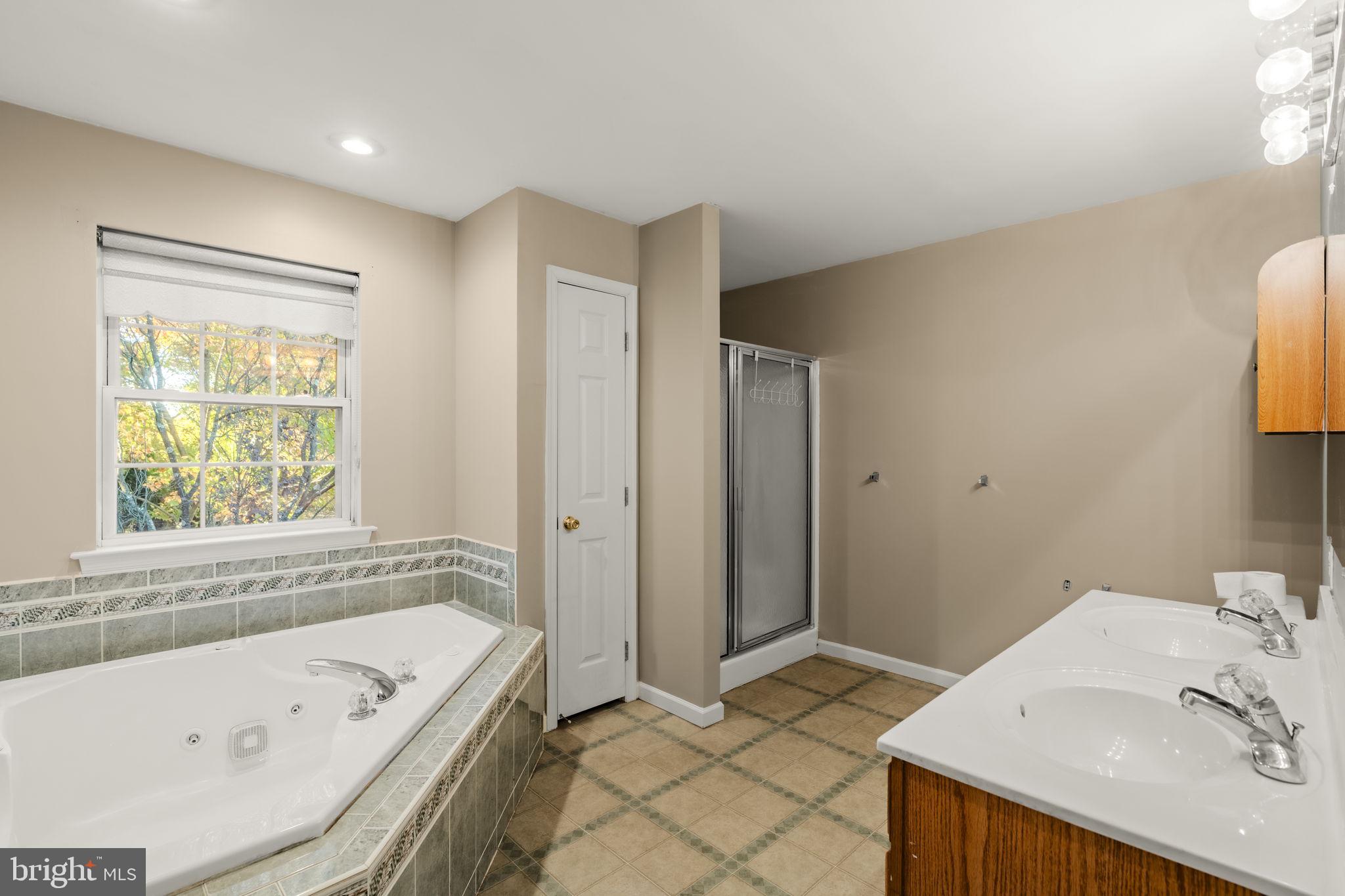 10 Brassie Cir, Reading, PA 19607 photo