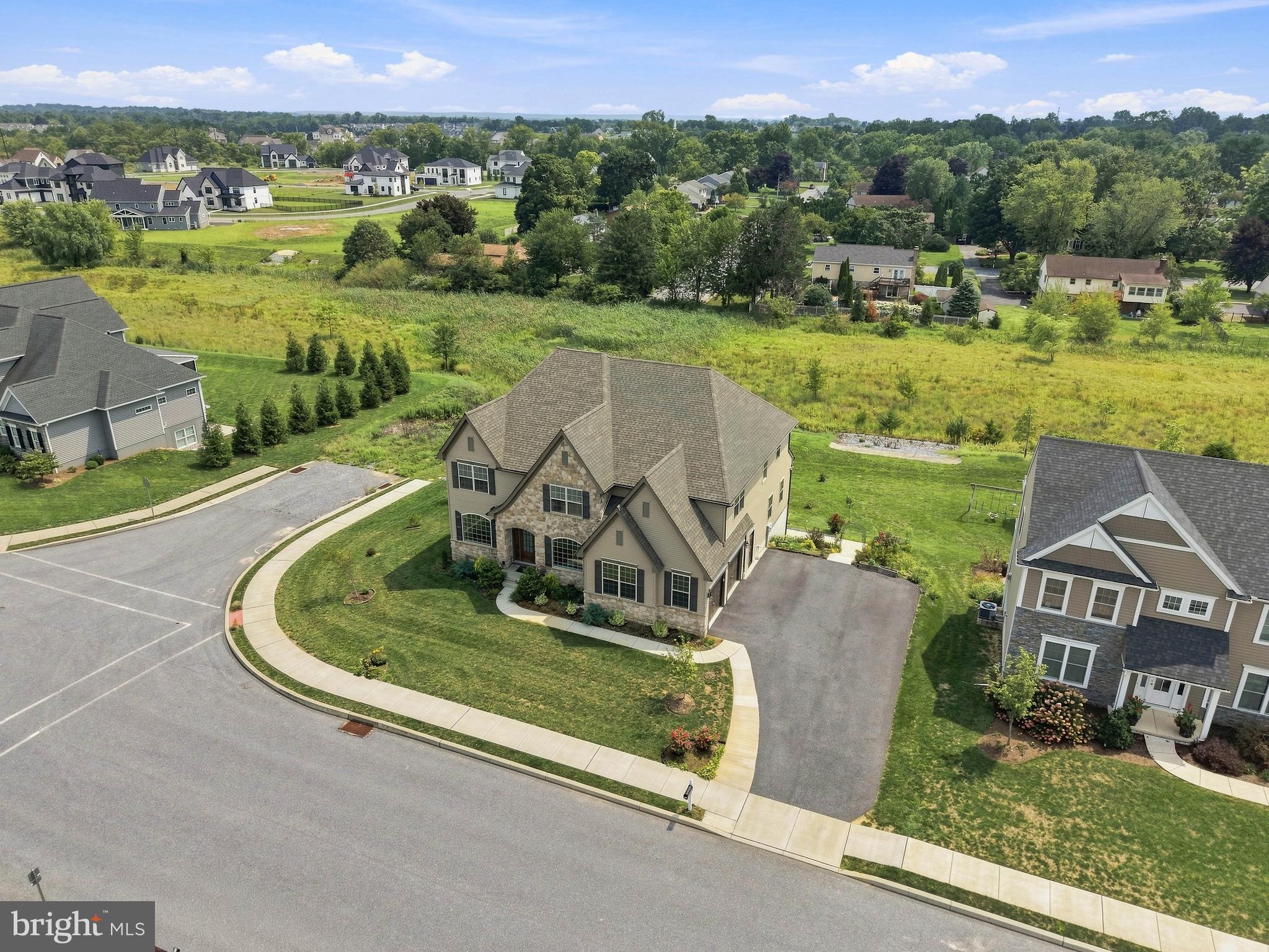 454 E Delp Rd, Lancaster, PA 17601 photo