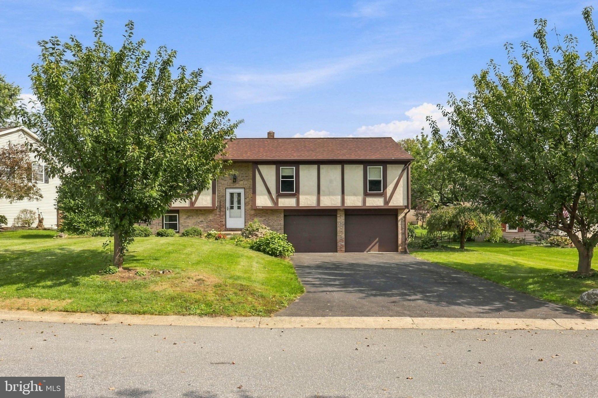 6055 Geneva Dr, East Petersburg, PA 17520 photo