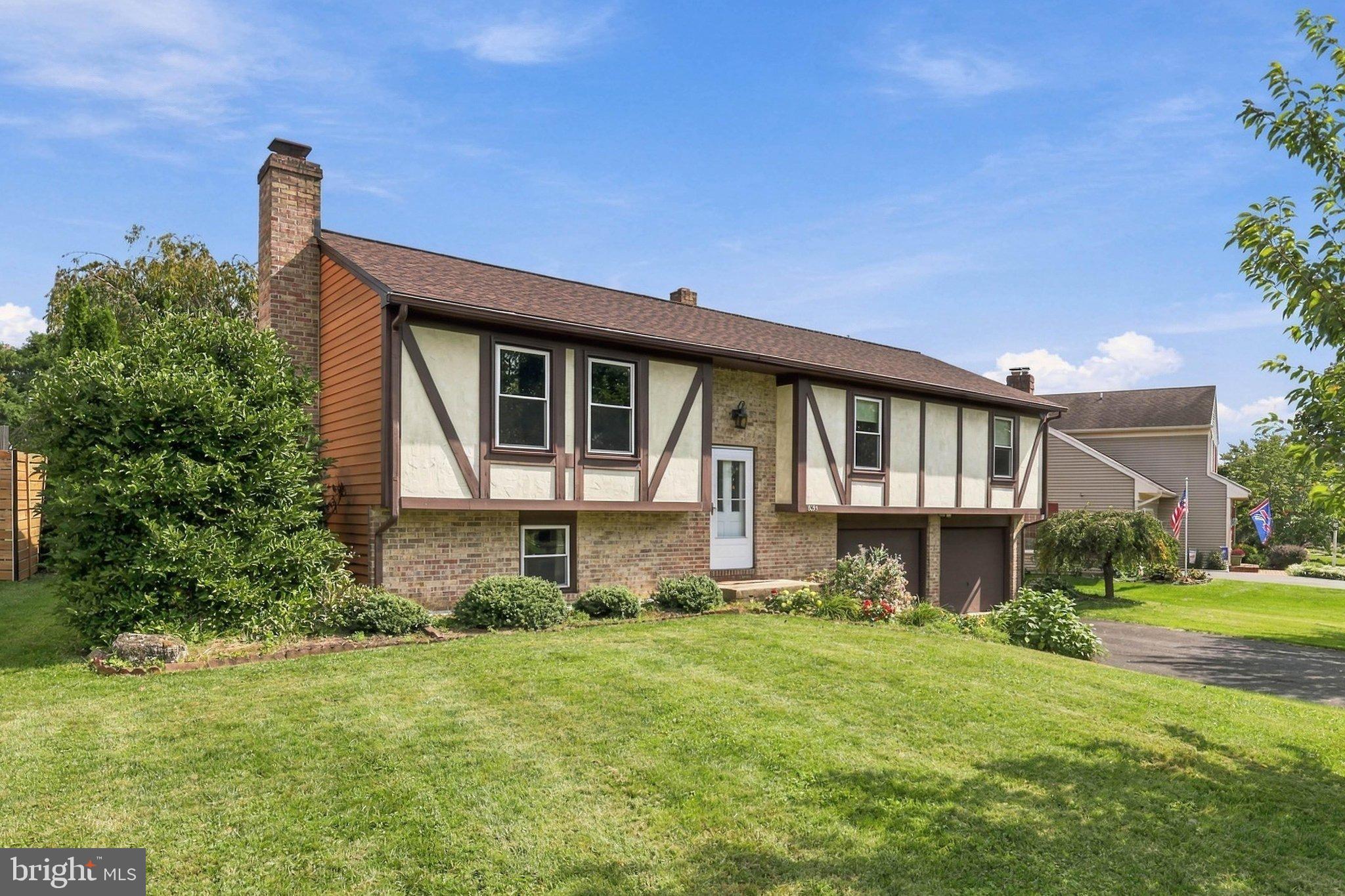 6055 Geneva Dr, East Petersburg, PA 17520 photo