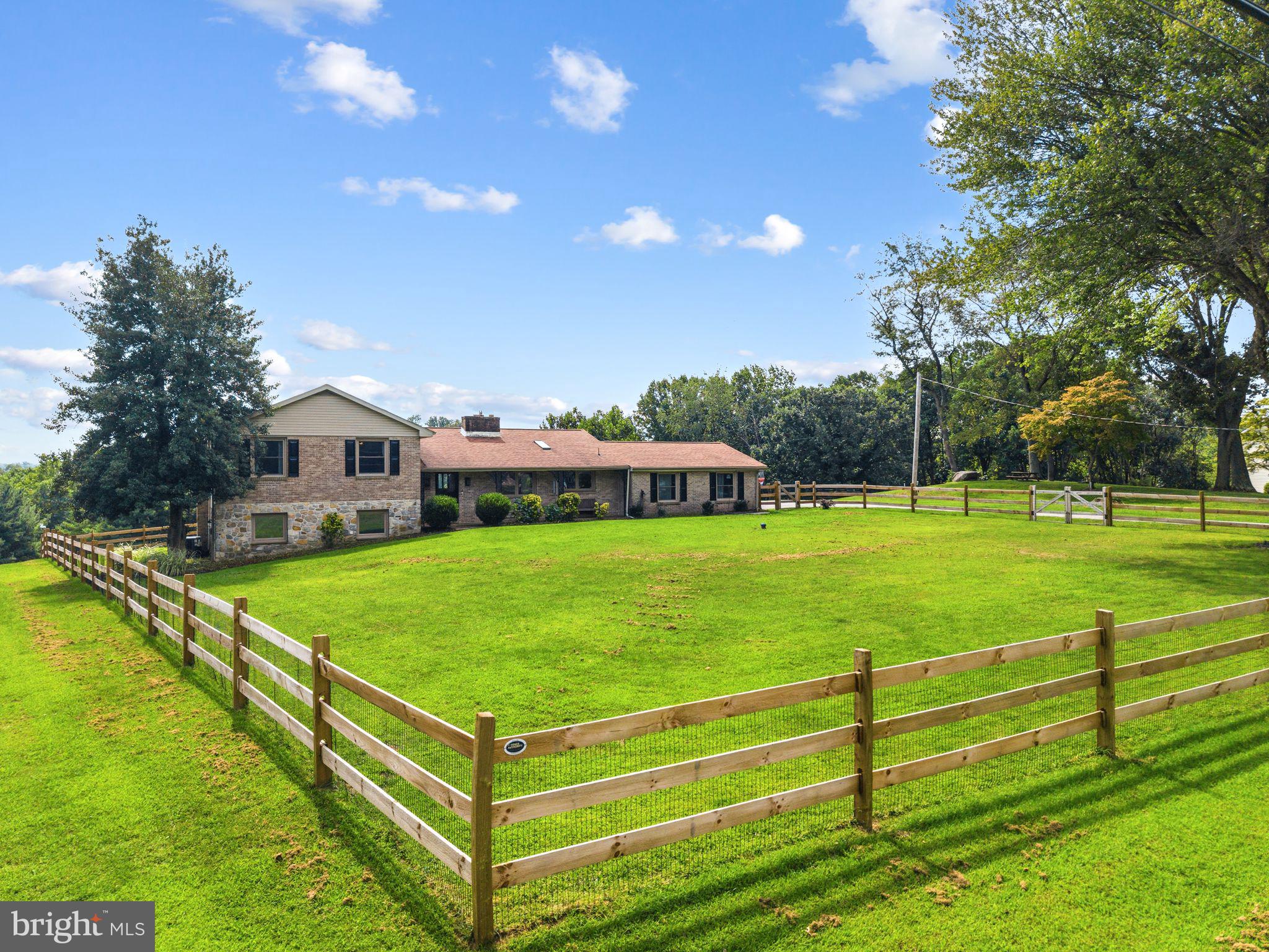 140 Governor Markham Dr, Glen Mills, PA 19342