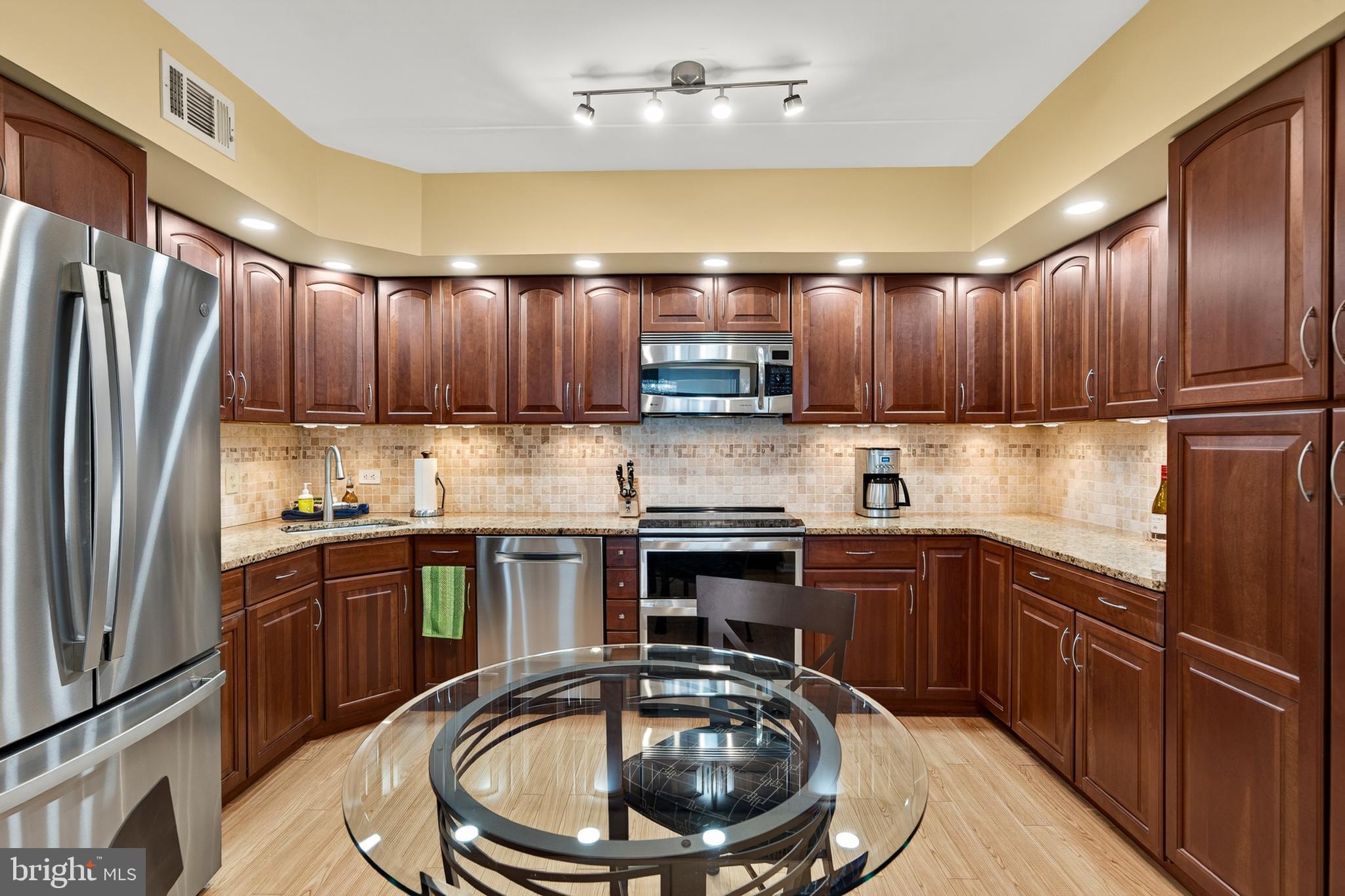 21336 Valley Forge Cir, King Of Prussia, PA 19406