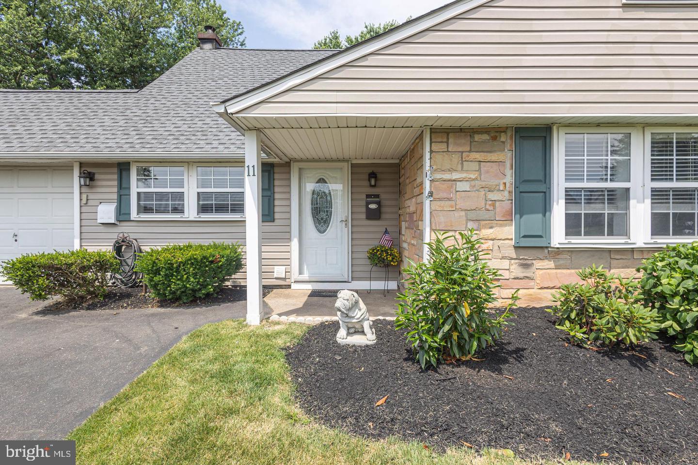 11 High Rd, Levittown, PA 19056 photo