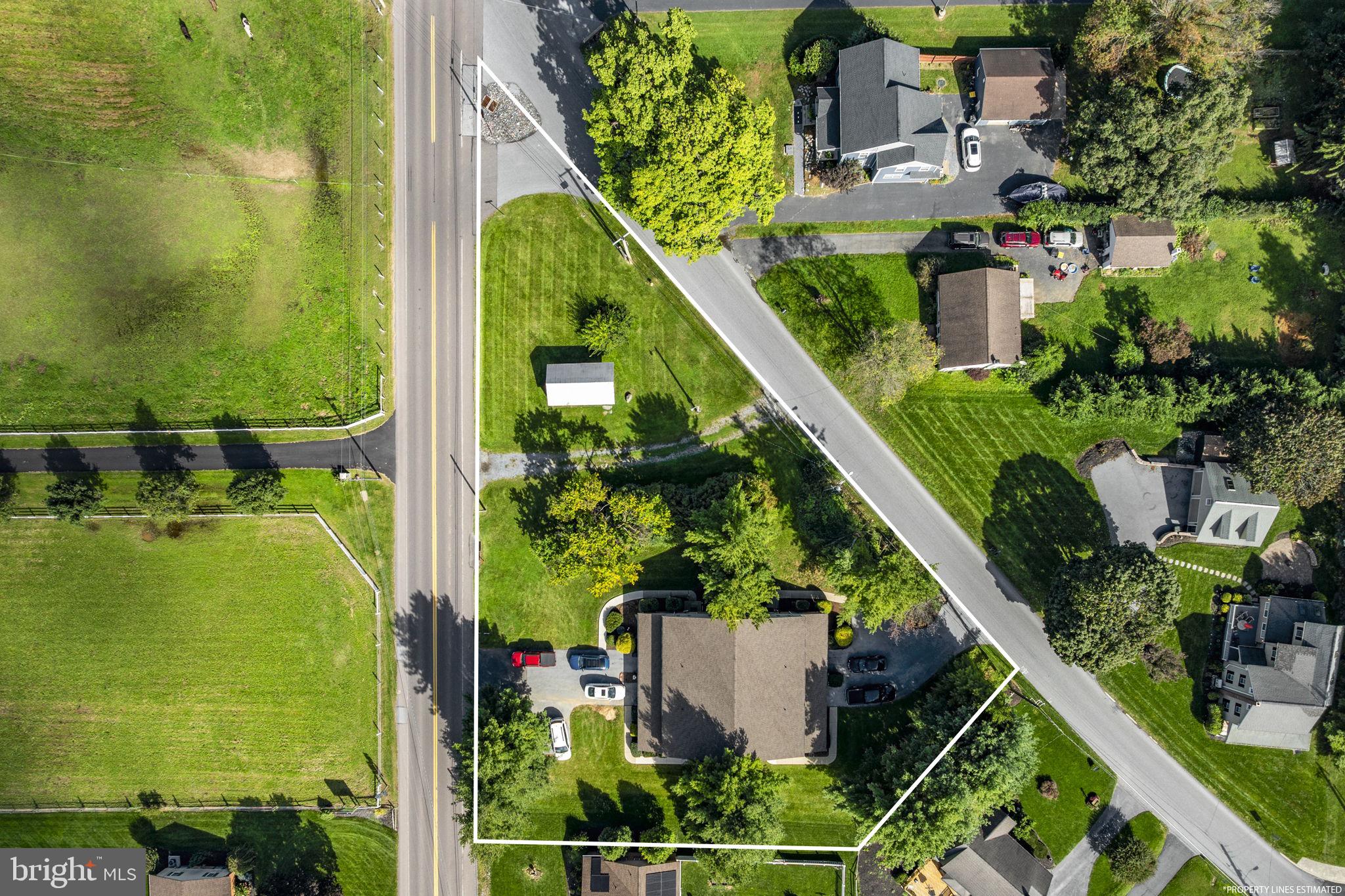 24 School Dr, Leola, PA 17540