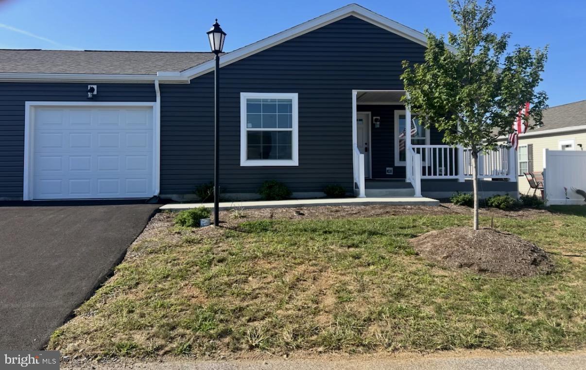 443 Eastwood Ln, Lancaster, PA 17603 photo