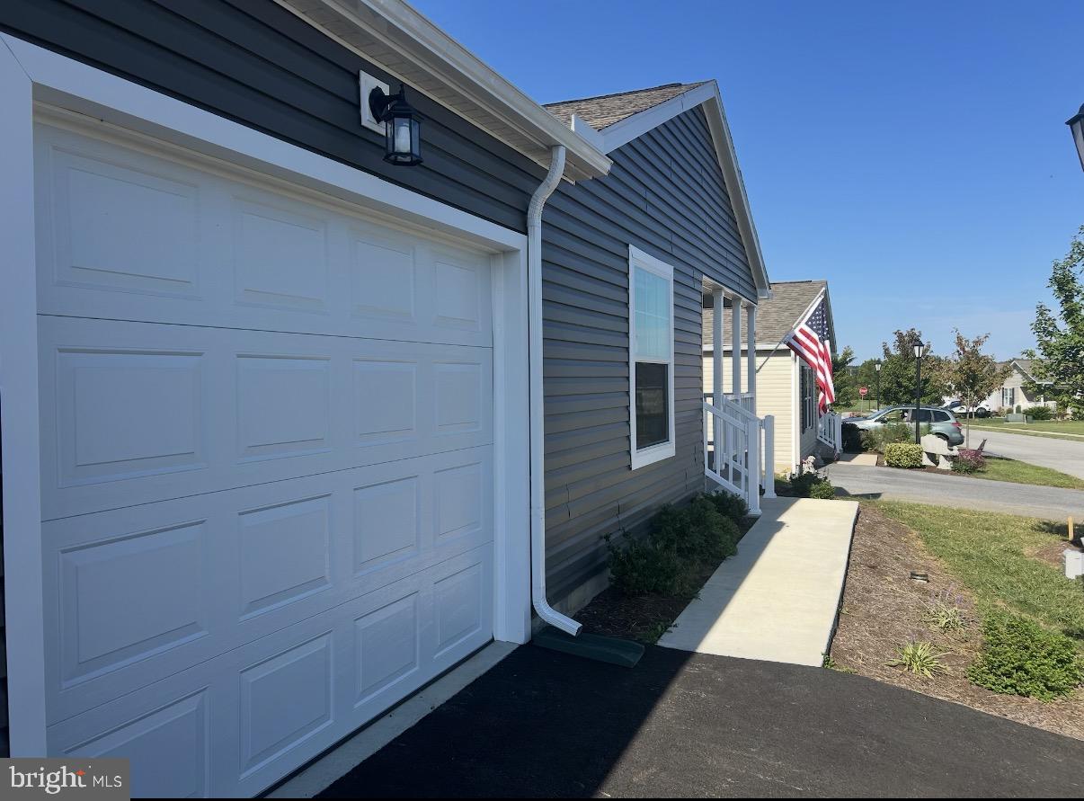 443 Eastwood Ln, Lancaster, PA 17603 photo