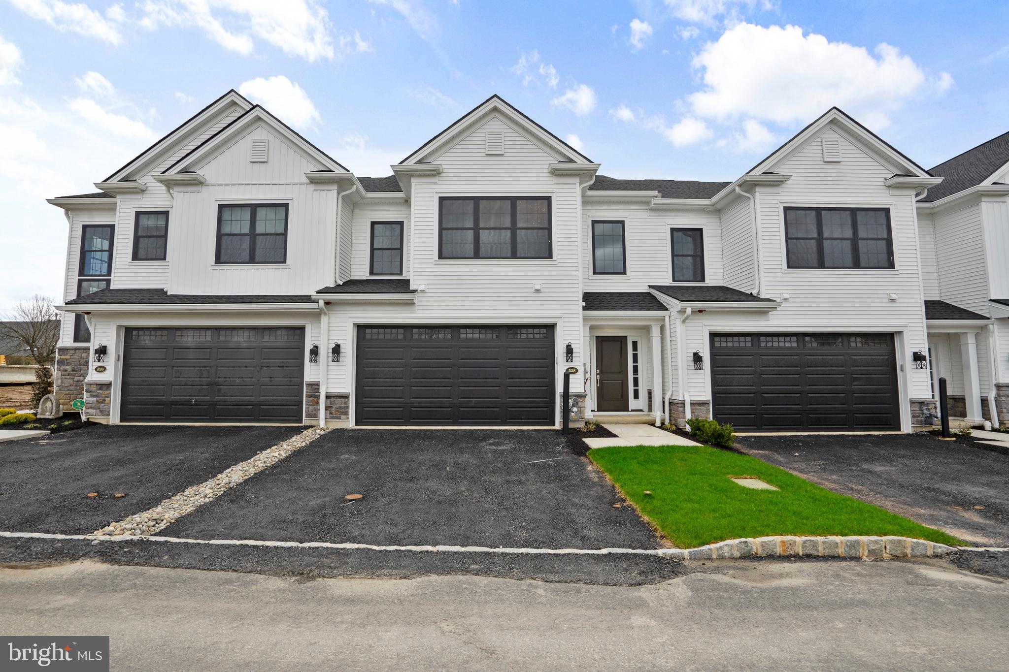 514 Fullerton Farm Ct, Chalfont, PA 18914