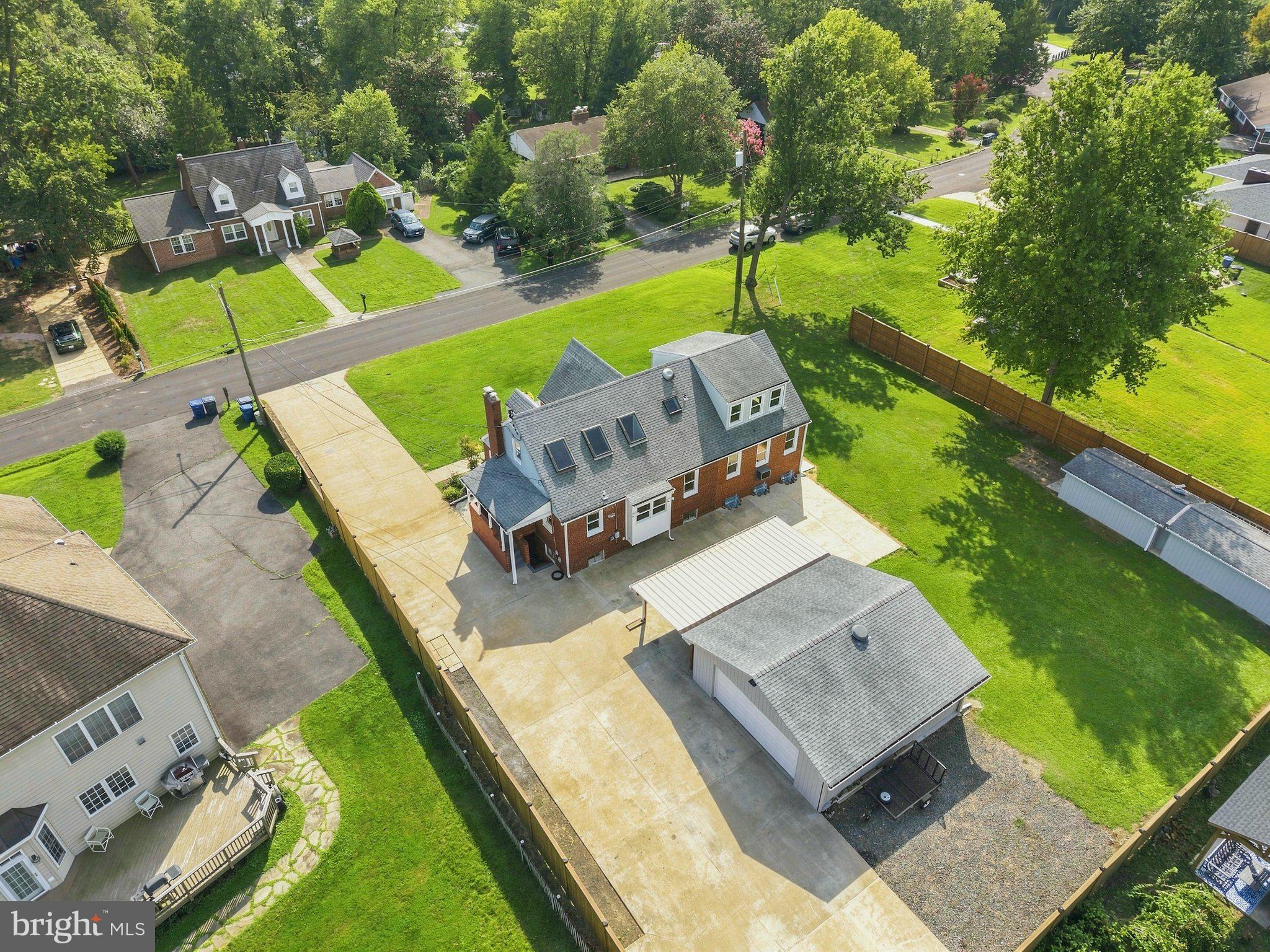 6334 Edgemoor Ln, Alexandria, VA 22312