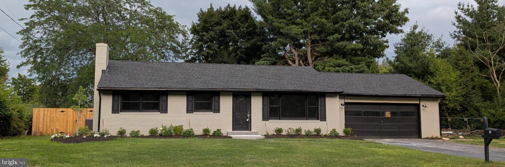 13 Randall Dr, Enola, PA 17025