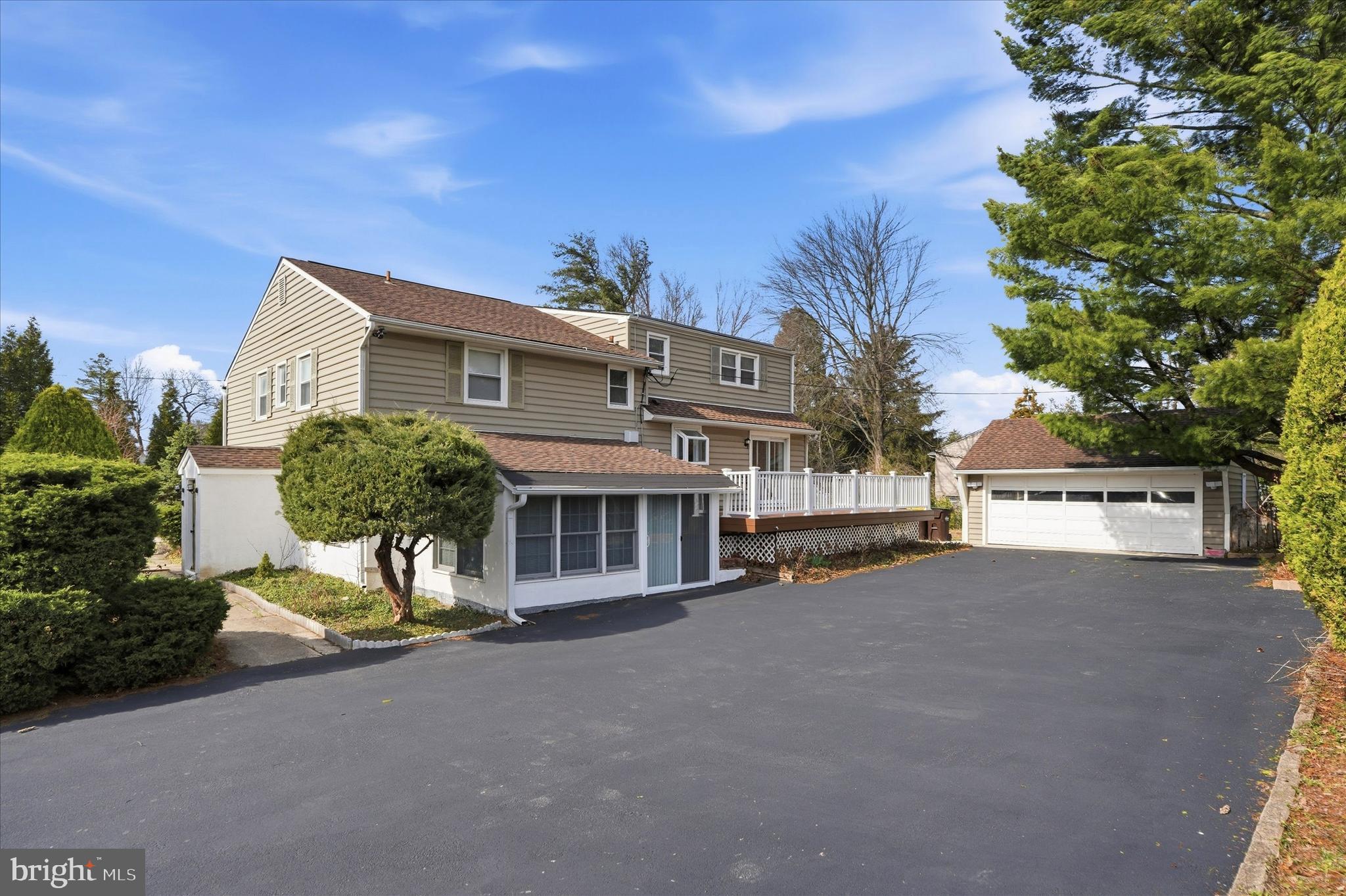 898 Crestline Dr, Blue Bell, PA 19422