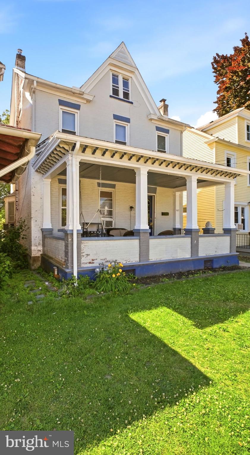 507 Walnut St, Catasauqua, PA 18032 photo