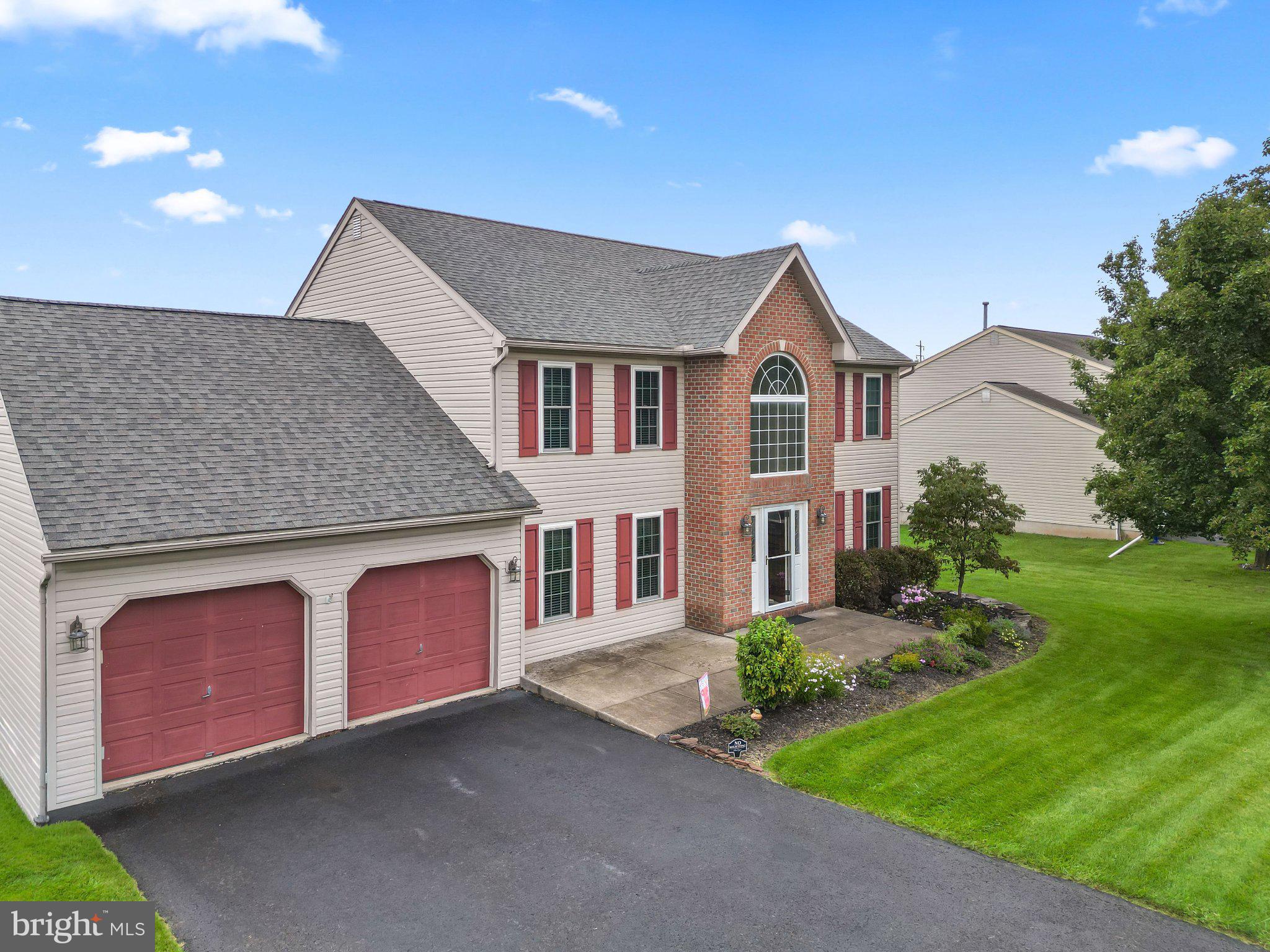 201 Verdure Ln, Douglassville, PA 19518 photo