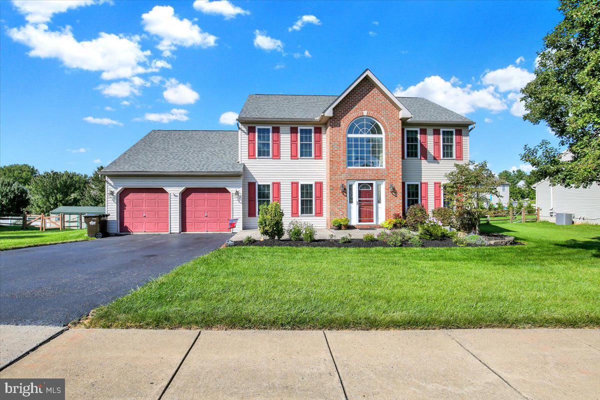 201 Verdure Ln, Douglassville, PA 19518 photo