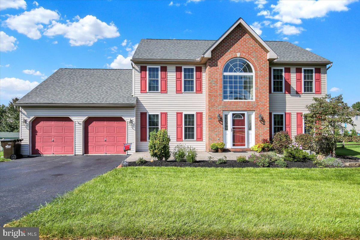 201 Verdure Ln, Douglassville, PA 19518 photo