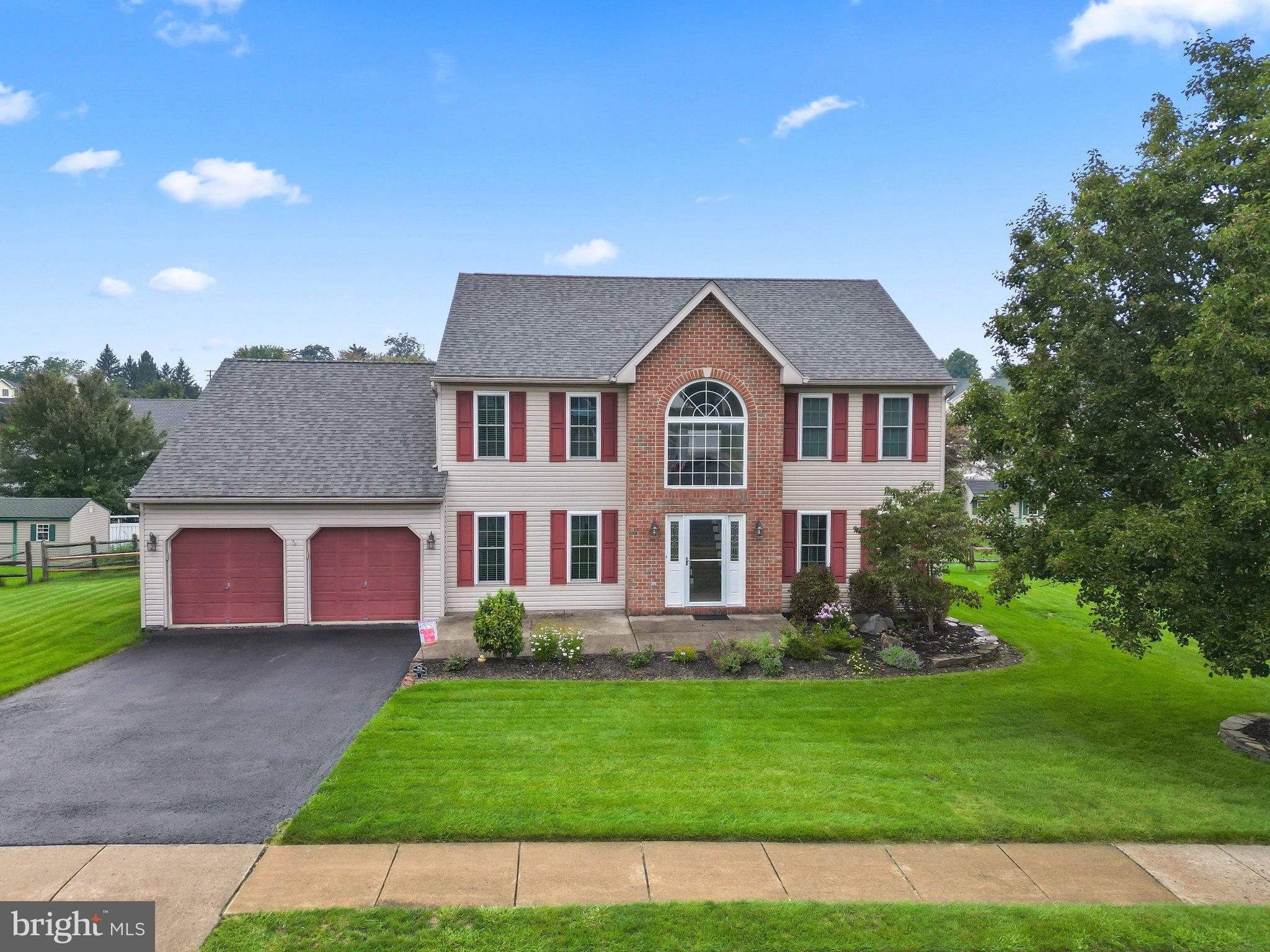201 Verdure Ln, Douglassville, PA 19518