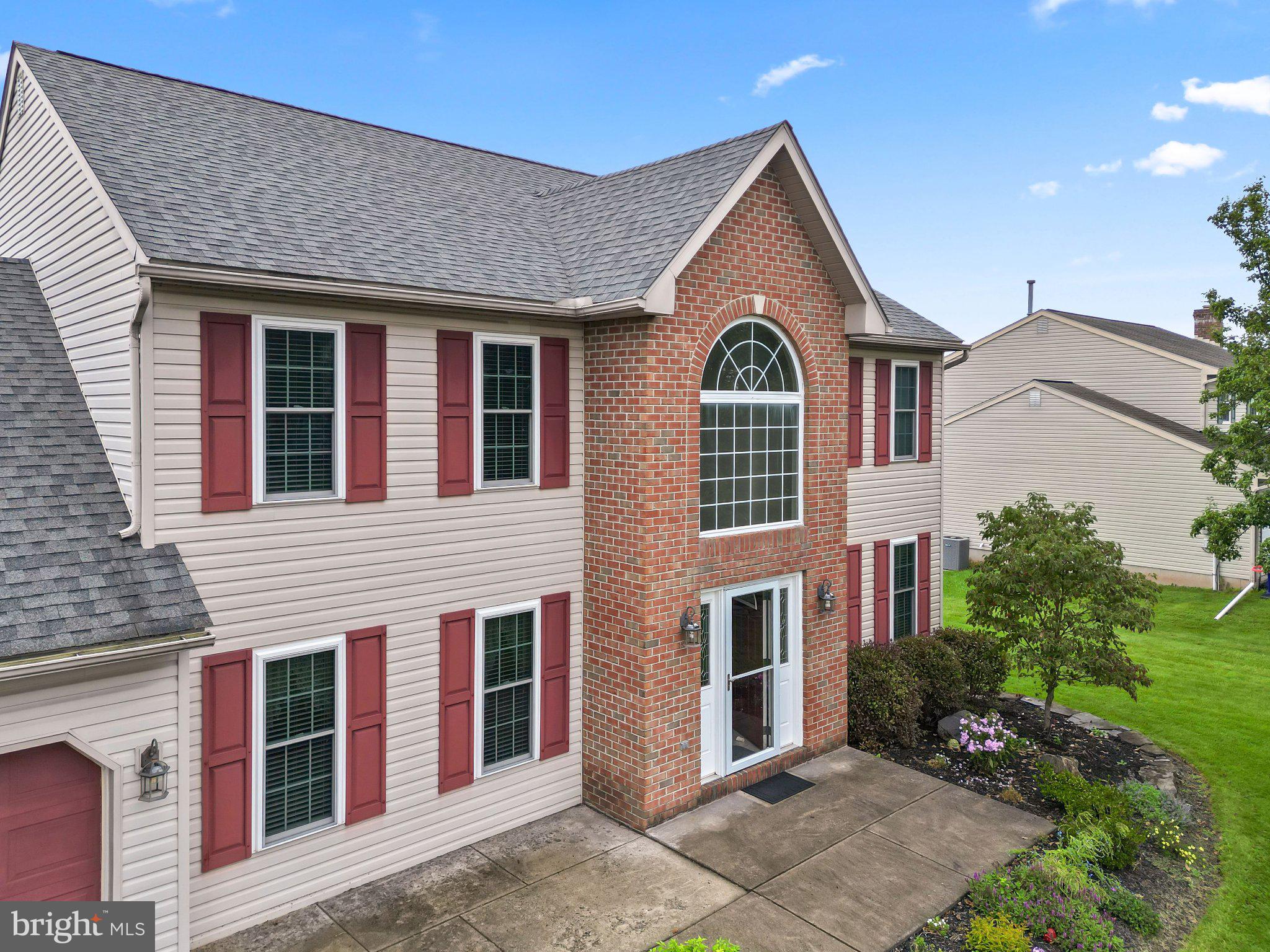 201 Verdure Ln, Douglassville, PA 19518 photo
