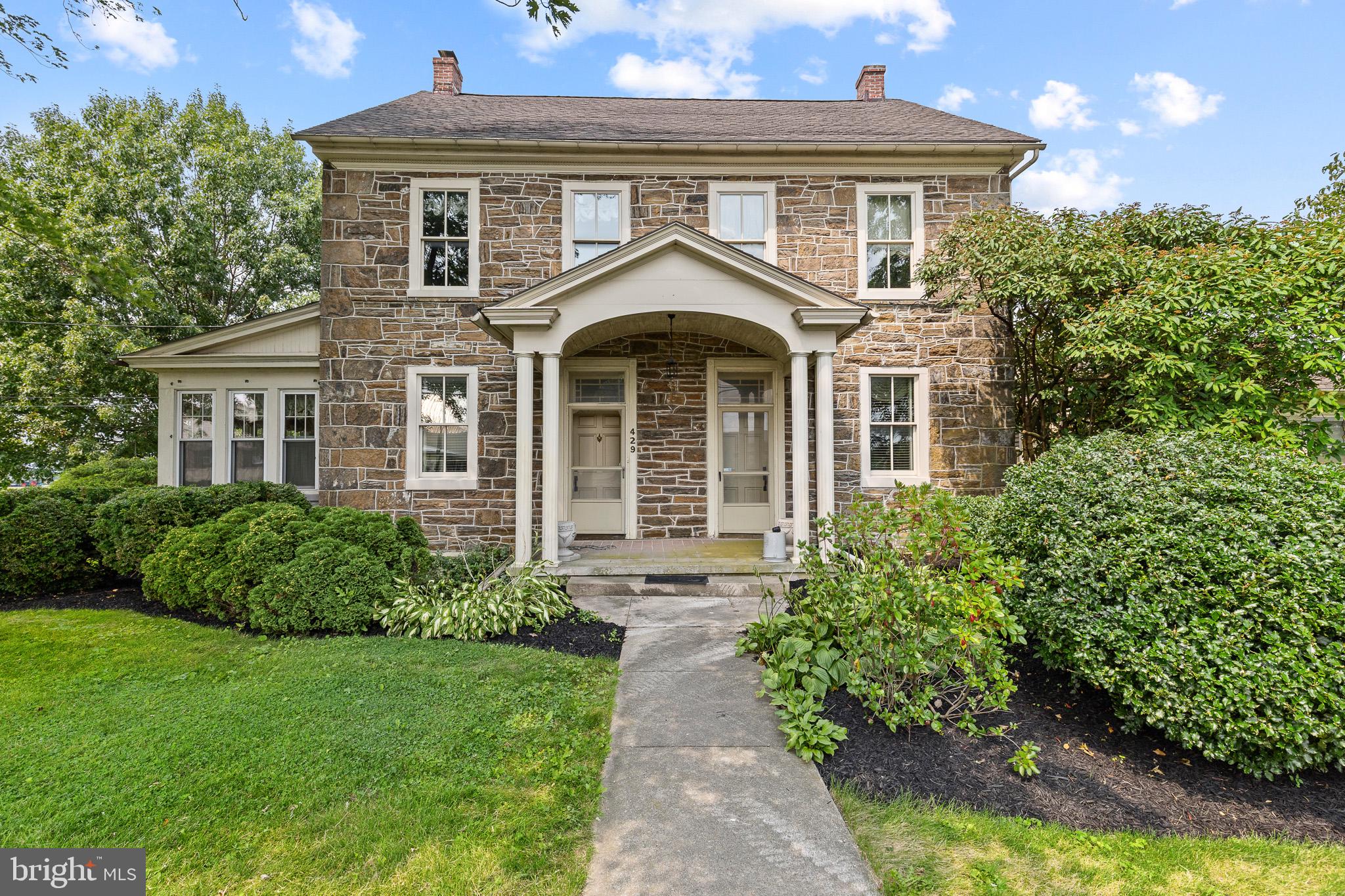 429 Main St, Leola, PA 17540