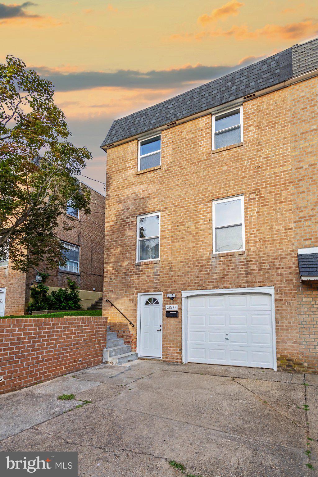 2817 Walnut Hill St, Philadelphia, PA 19152