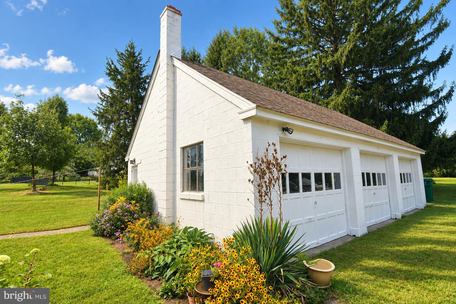 5553 Swamp Rd, Fountainville, PA 18923 photo