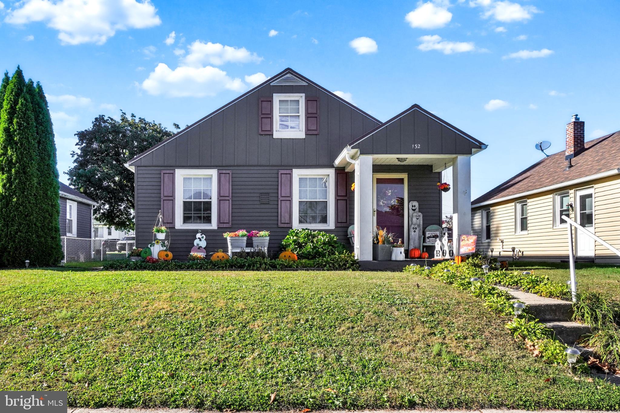 132 4th St, Mount Wolf, PA 17347