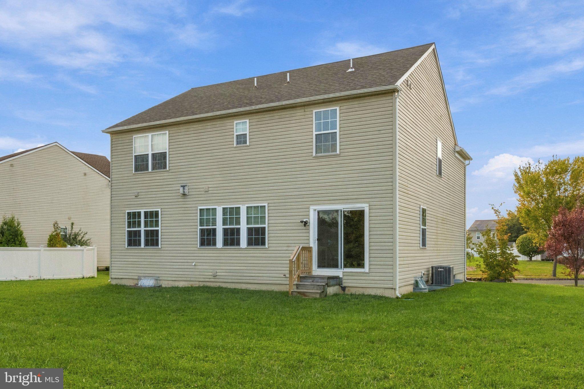 323 Pigott Dr, Florence, NJ 08518 photo