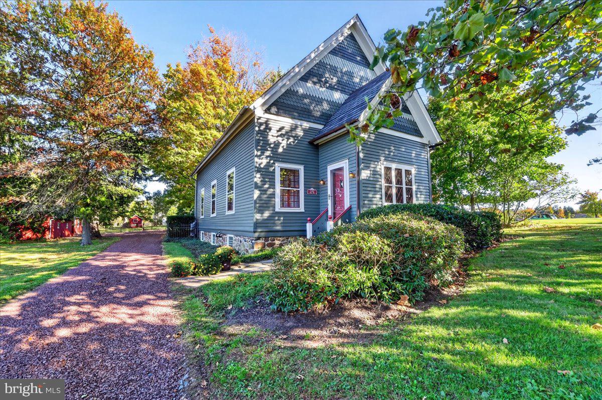 1098 Eagle Rd, Newtown, PA 18940