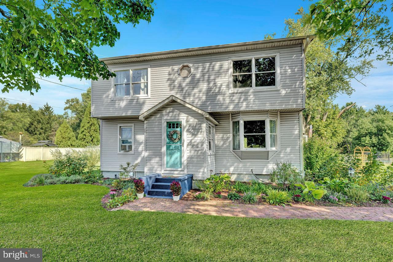 254 Friendship Rd, Cranbury, NJ 08512 photo