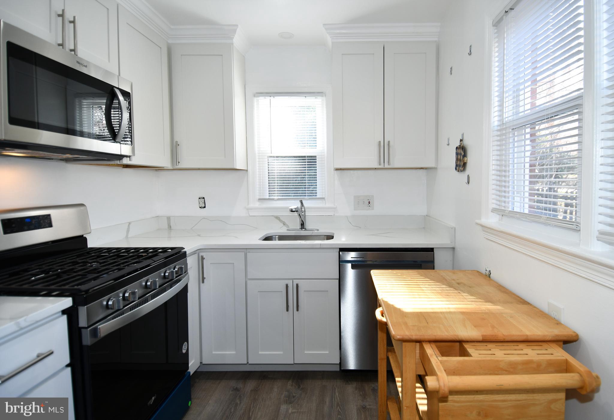 1316 Dinwiddie St, Arlington, VA 22206