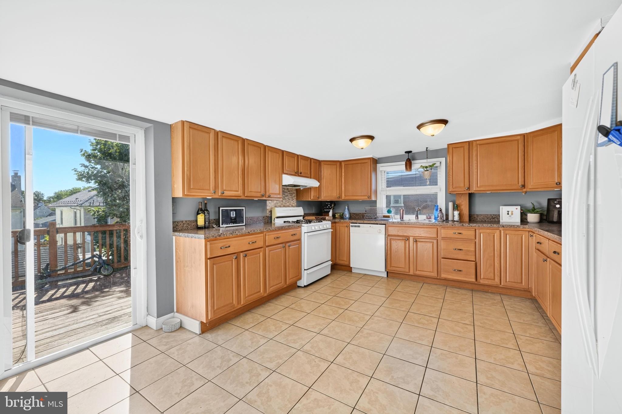 126 Poplar St, Ambler, PA 19002 photo
