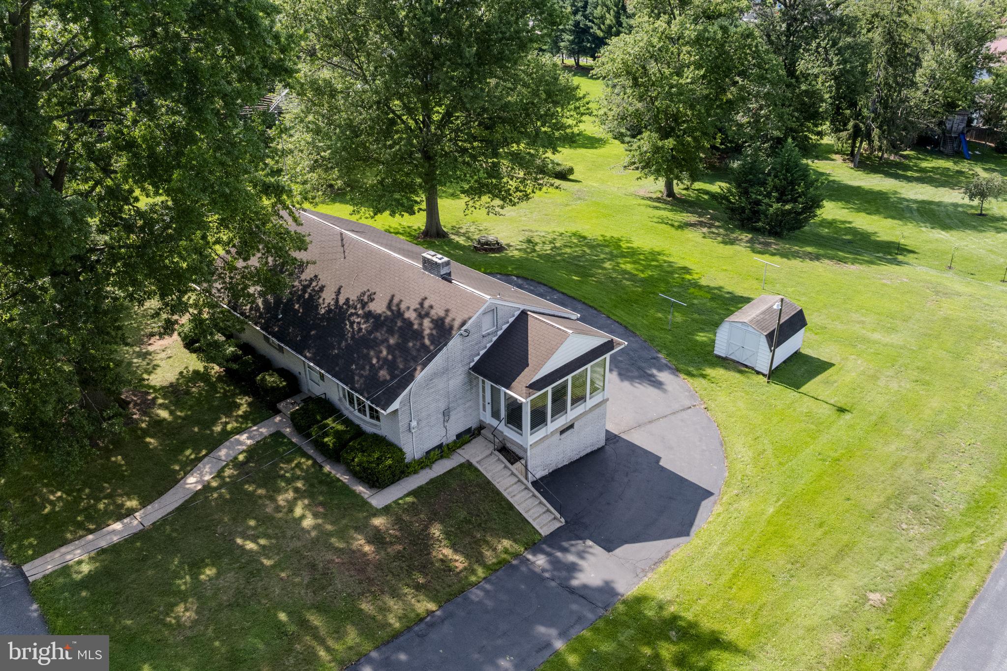 55 Clearview Dr, Reinholds, PA 17569