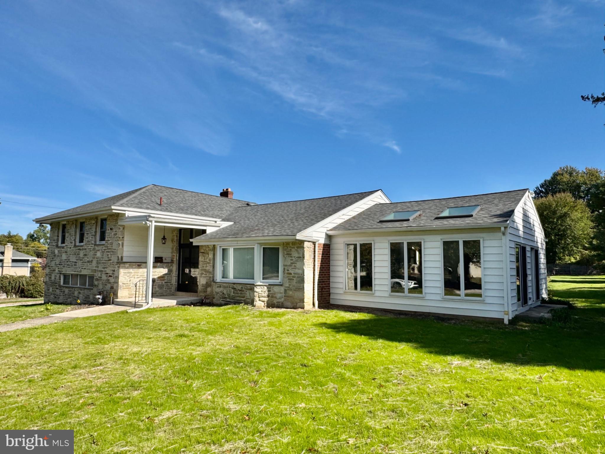 1904 Quill Ln, Oreland, PA 19075 photo
