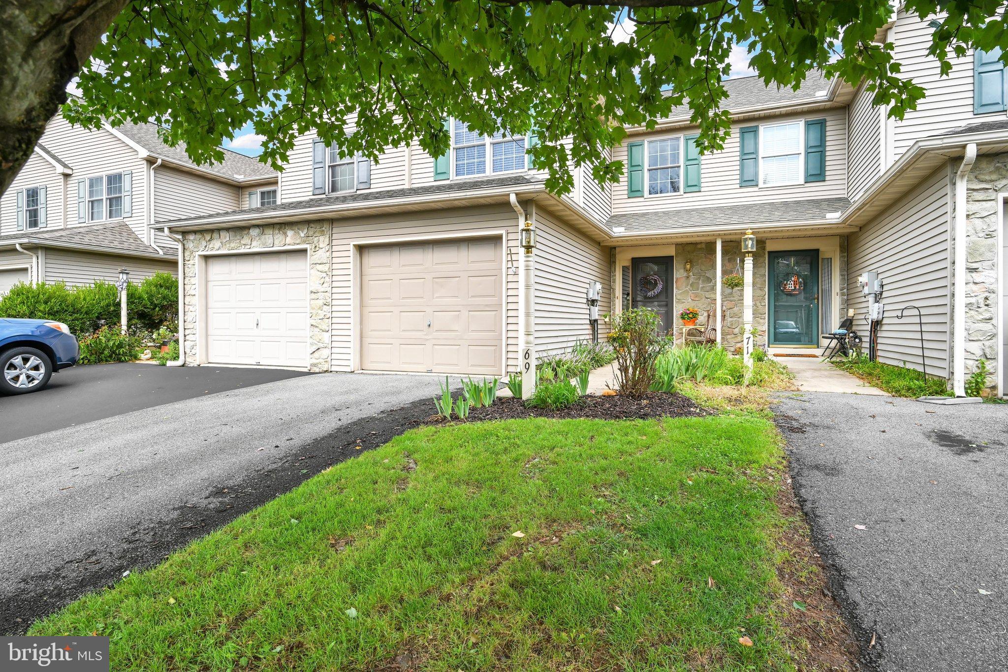 69 Pebble Creek Dr, Lititz, PA 17543 photo