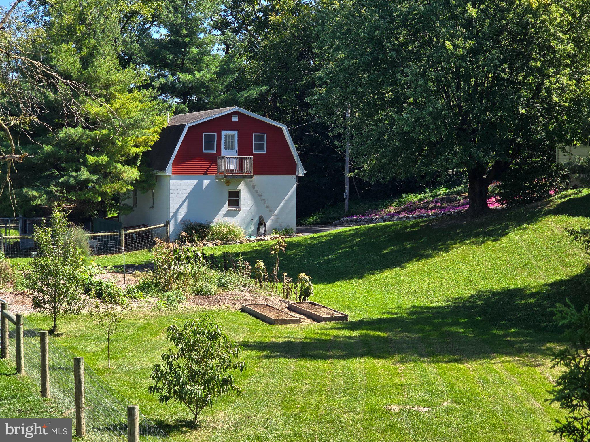 28 Lily Ln, Fleetwood, PA 19522 photo