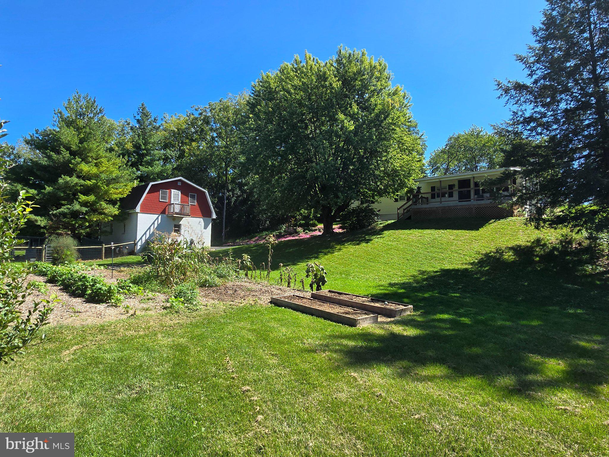28 Lily Ln, Fleetwood, PA 19522 photo