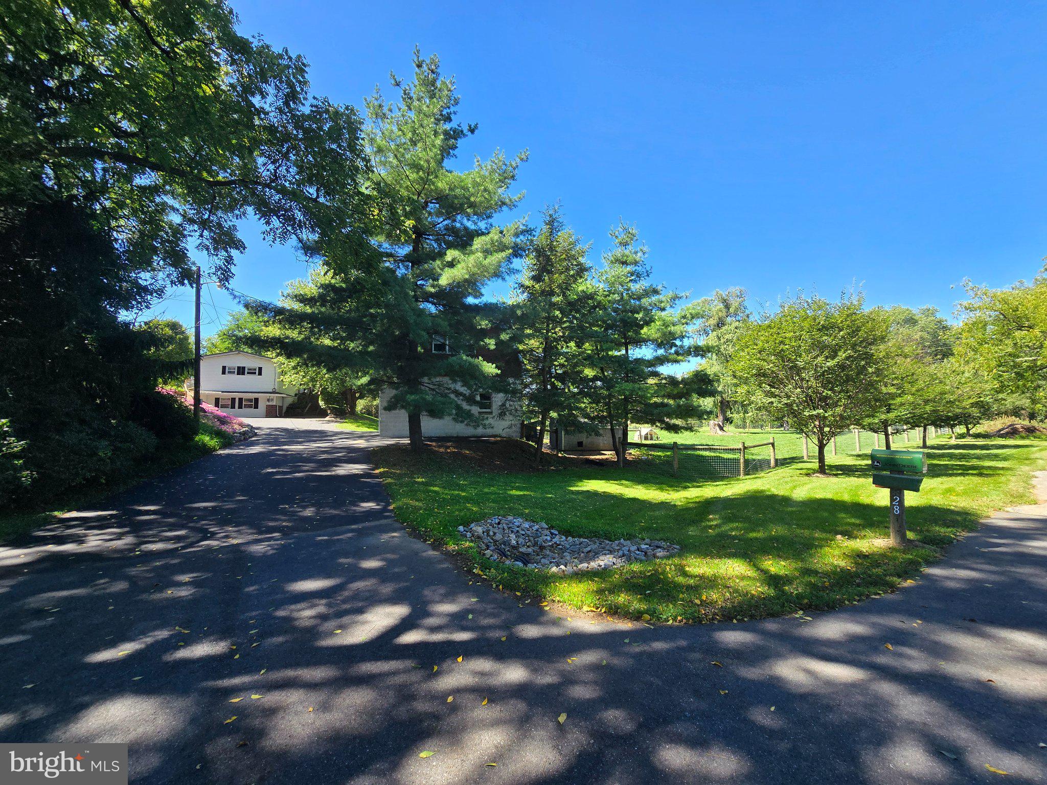 28 Lily Ln, Fleetwood, PA 19522 photo