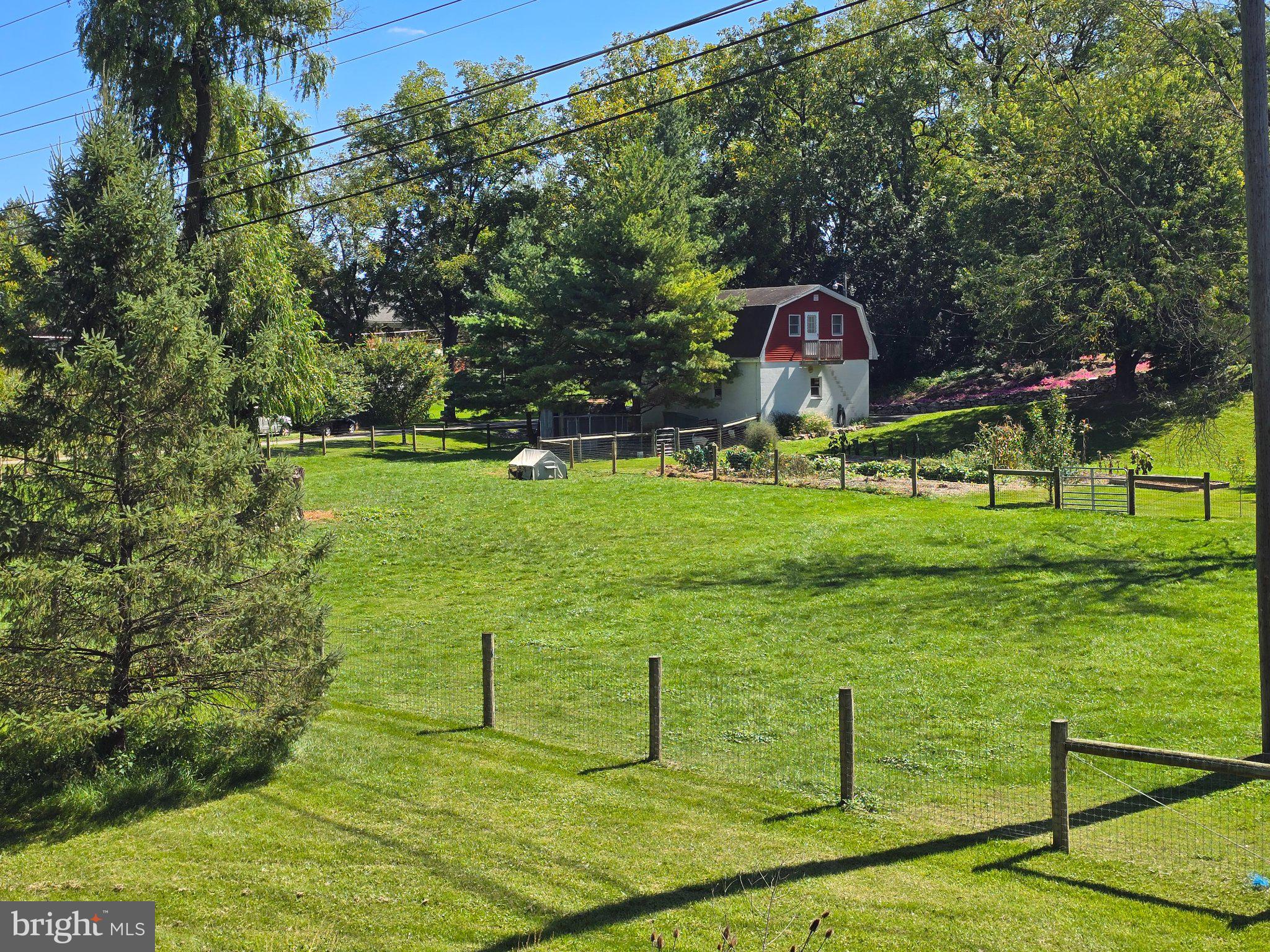 28 Lily Ln, Fleetwood, PA 19522 photo