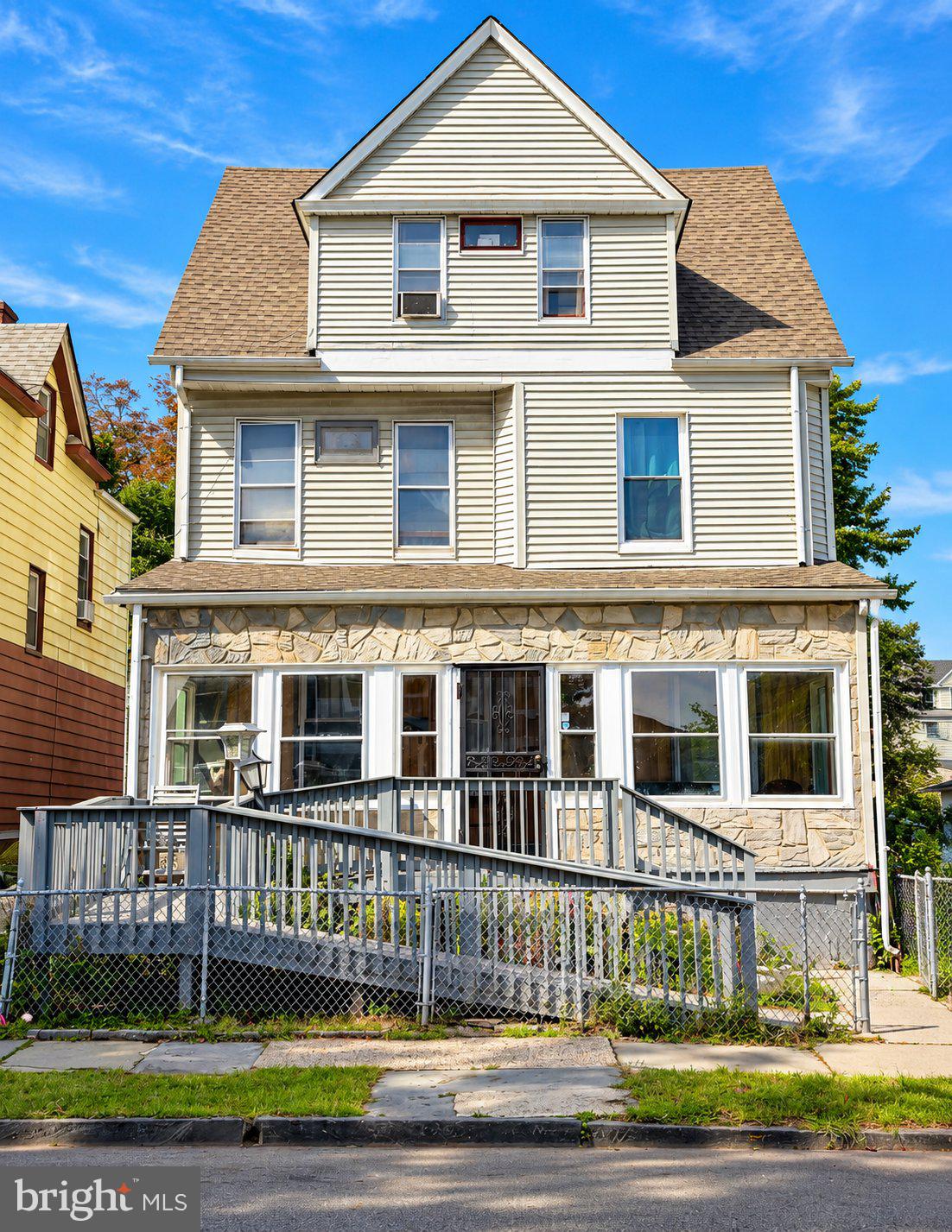 131 19th St, East Orange, NJ 07017