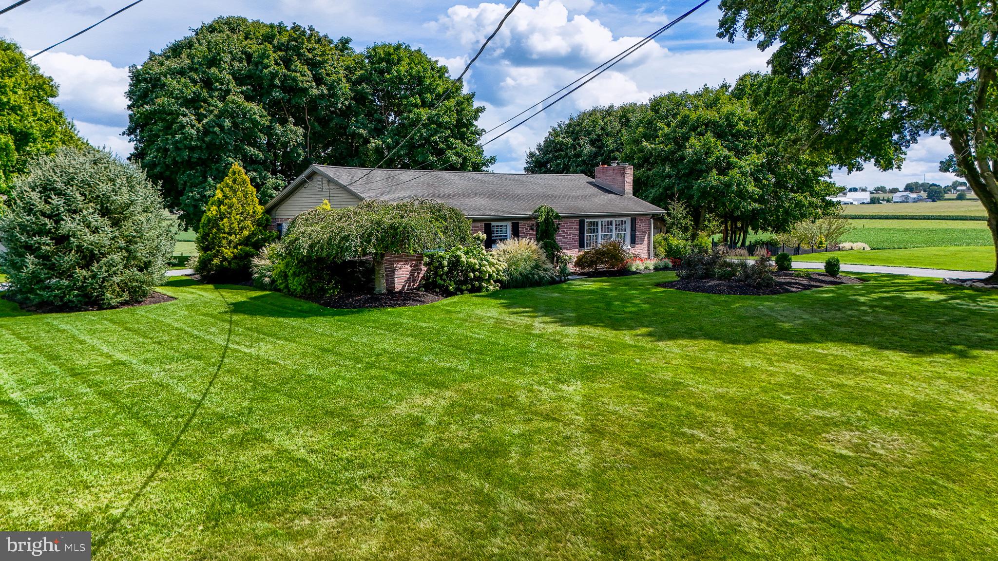 123 Groffdale Rd, New Holland, PA 17557