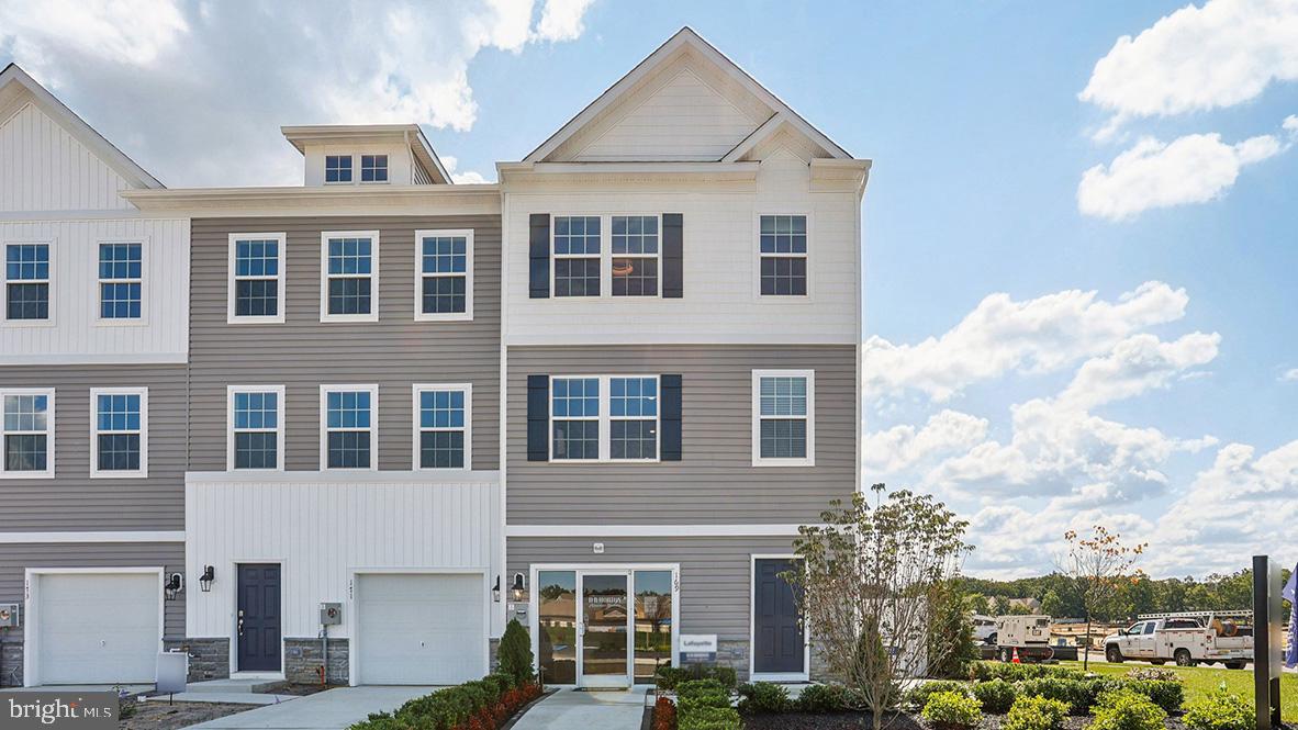 131 Essex Dr, Sicklerville, NJ 08081