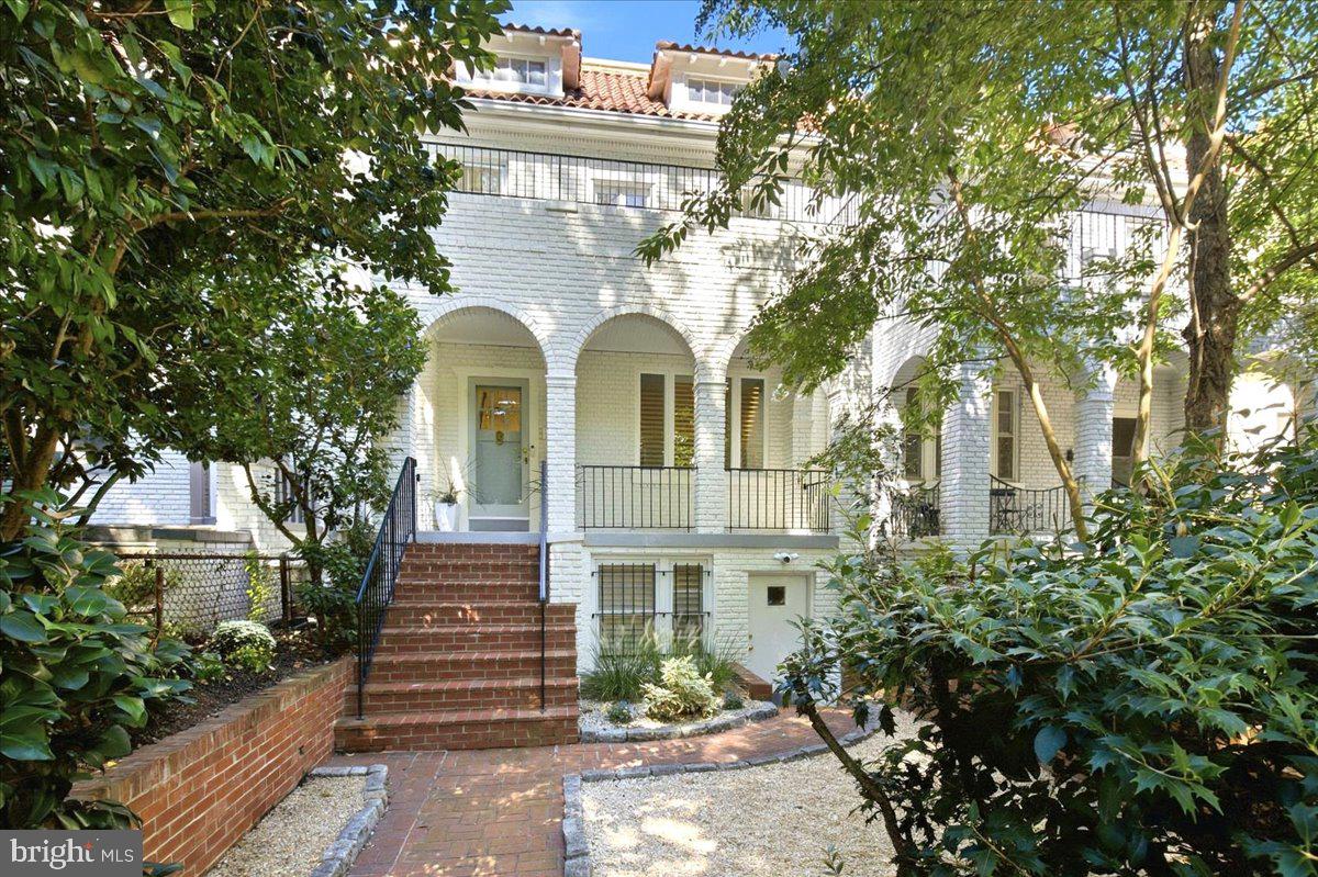 2318 Ashmead Pl, Washington, DC 20009