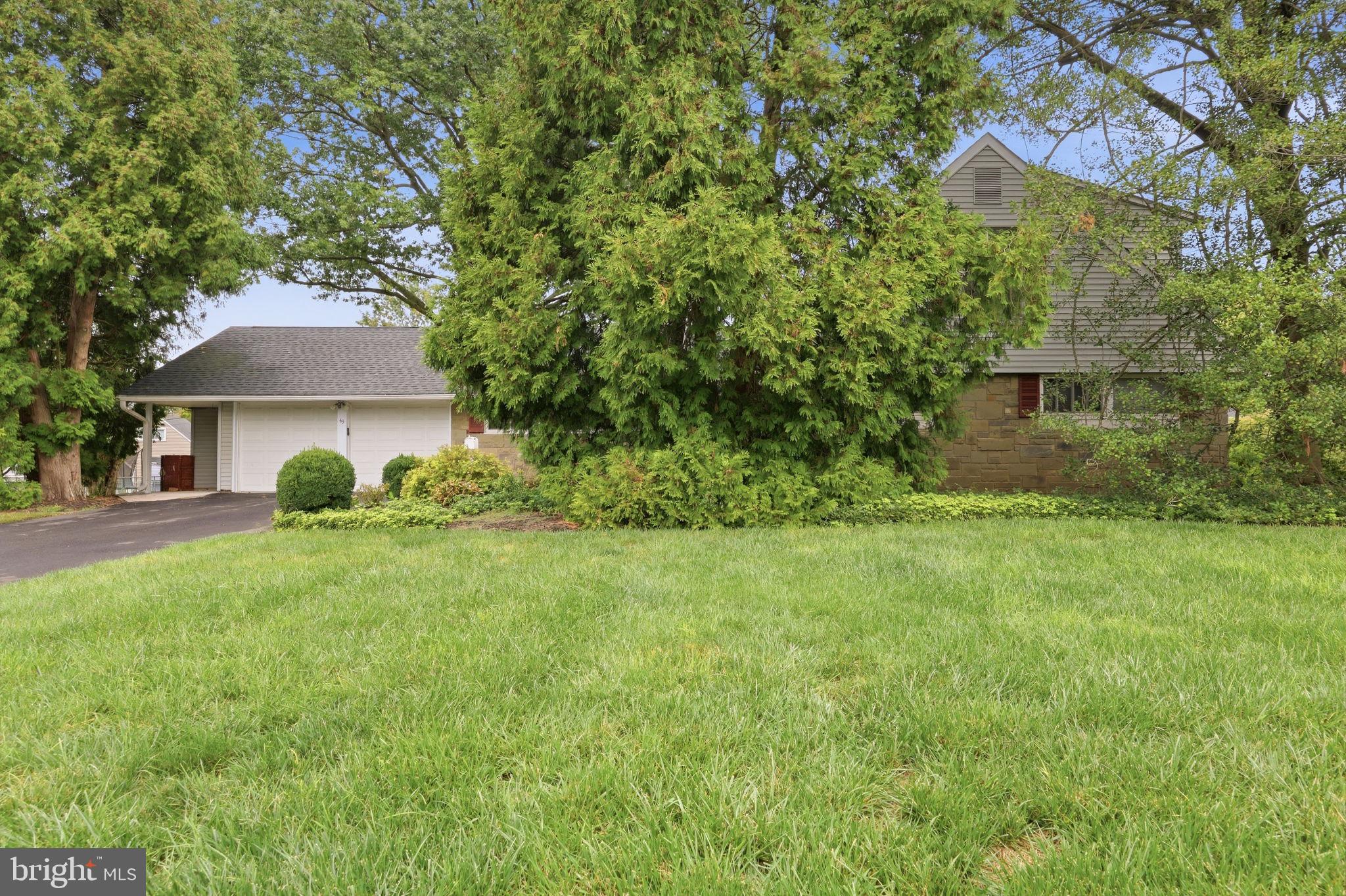 43 Full Turnpike Rd, Levittown, PA 19056