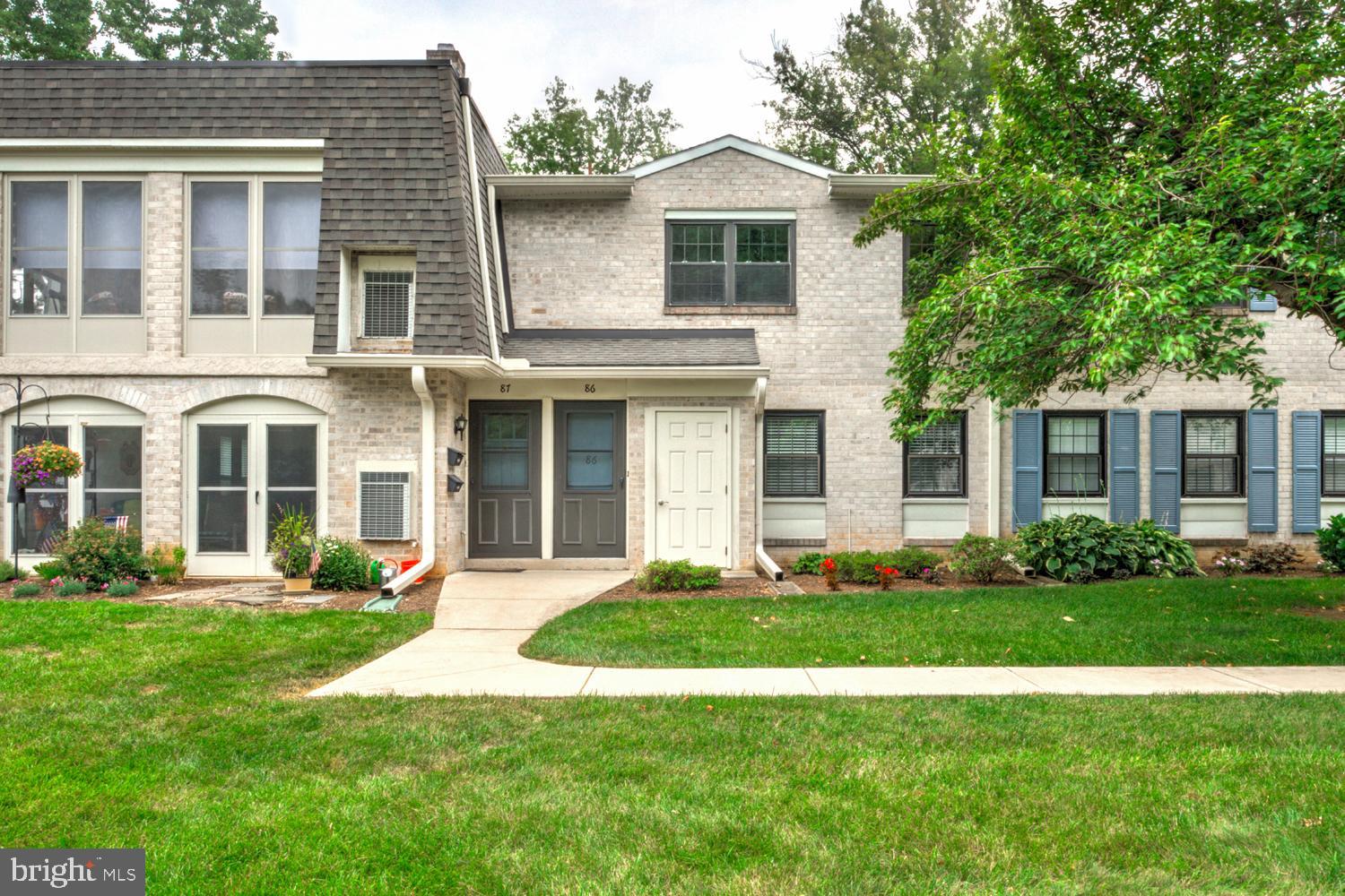 86 Valleybrook Dr, Lancaster, PA 17601